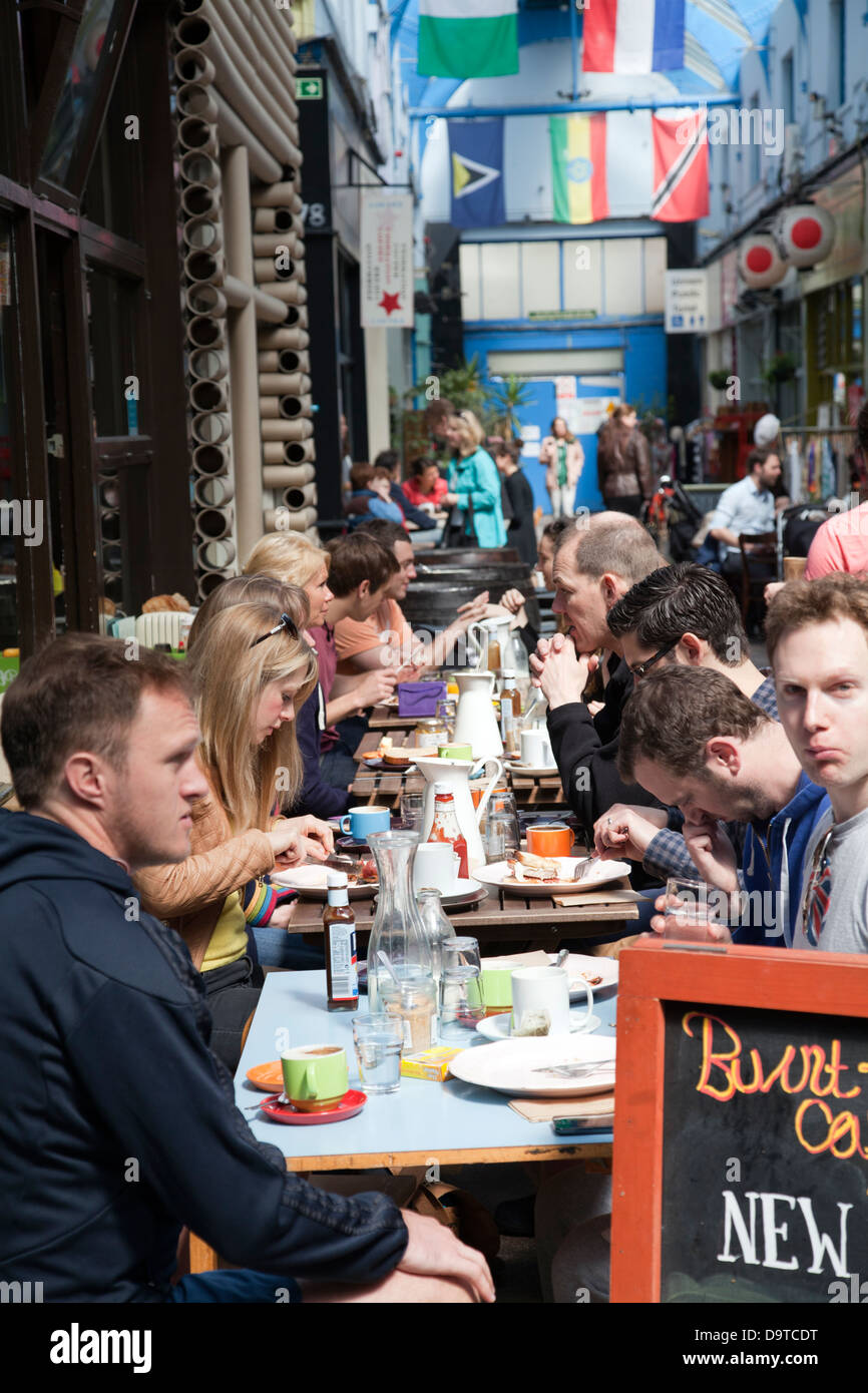 Marché de Brixton Village, Burnt Toast Cafe intérieur Arcade dans le sud de Londres - Royaume-Uni Banque D'Images