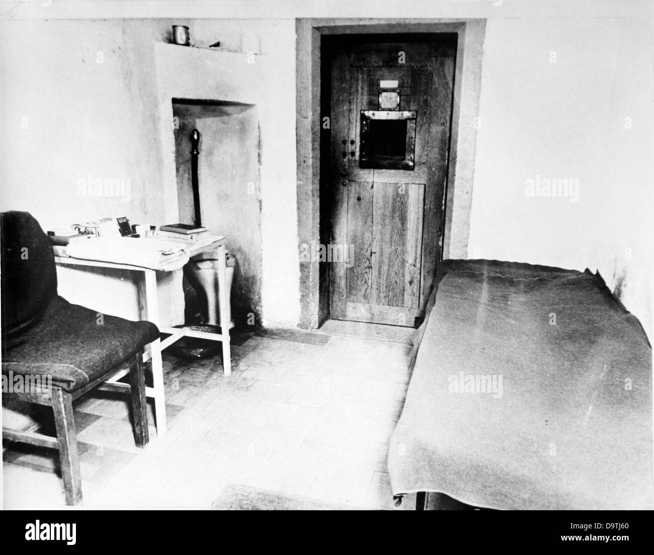 Vue d'une cellule du défendeur dans la prison au palais de justice de Nuremberg, en Allemagne, au cours du procès de Nuremberg dans le cadre du Tribunal militaire international contre les grands criminels de guerre de la Seconde Guerre mondiale à Nuremberg, Allemagne, en 1946. Photo : Yevgeny Khaldei Banque D'Images