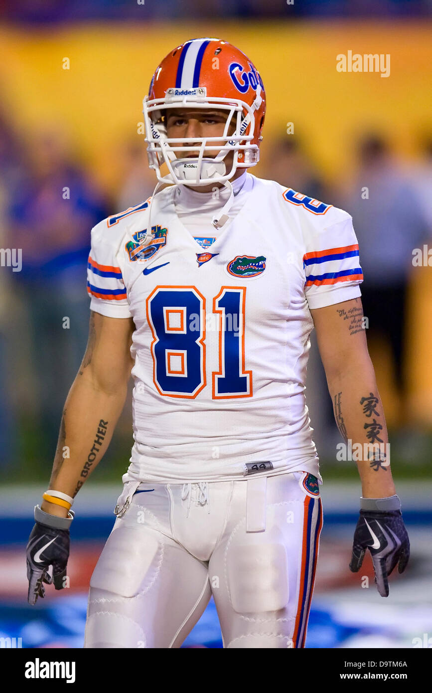 Le 26 juin 2013, - Aaron Hernandez arrêté en lien avec la mort d'Odin Lloyd, puis libéré par les New England Patriots. Sur la photo : 8 Janvier 2009 : # 2 Floride Gators tight end Aaron Hernandez # 81 avant le match de Championnat National BCS FedEx entre les Gators de Floride # 2 et le # 1 New York plus tôt au Dolphin Stadium de Miami Gardens, en Floride. Les Gators de Floride # 2 # 1 l'Oklahoma Sooners, 24-14, dans le match du Championnat National BCS FedEx. Banque D'Images