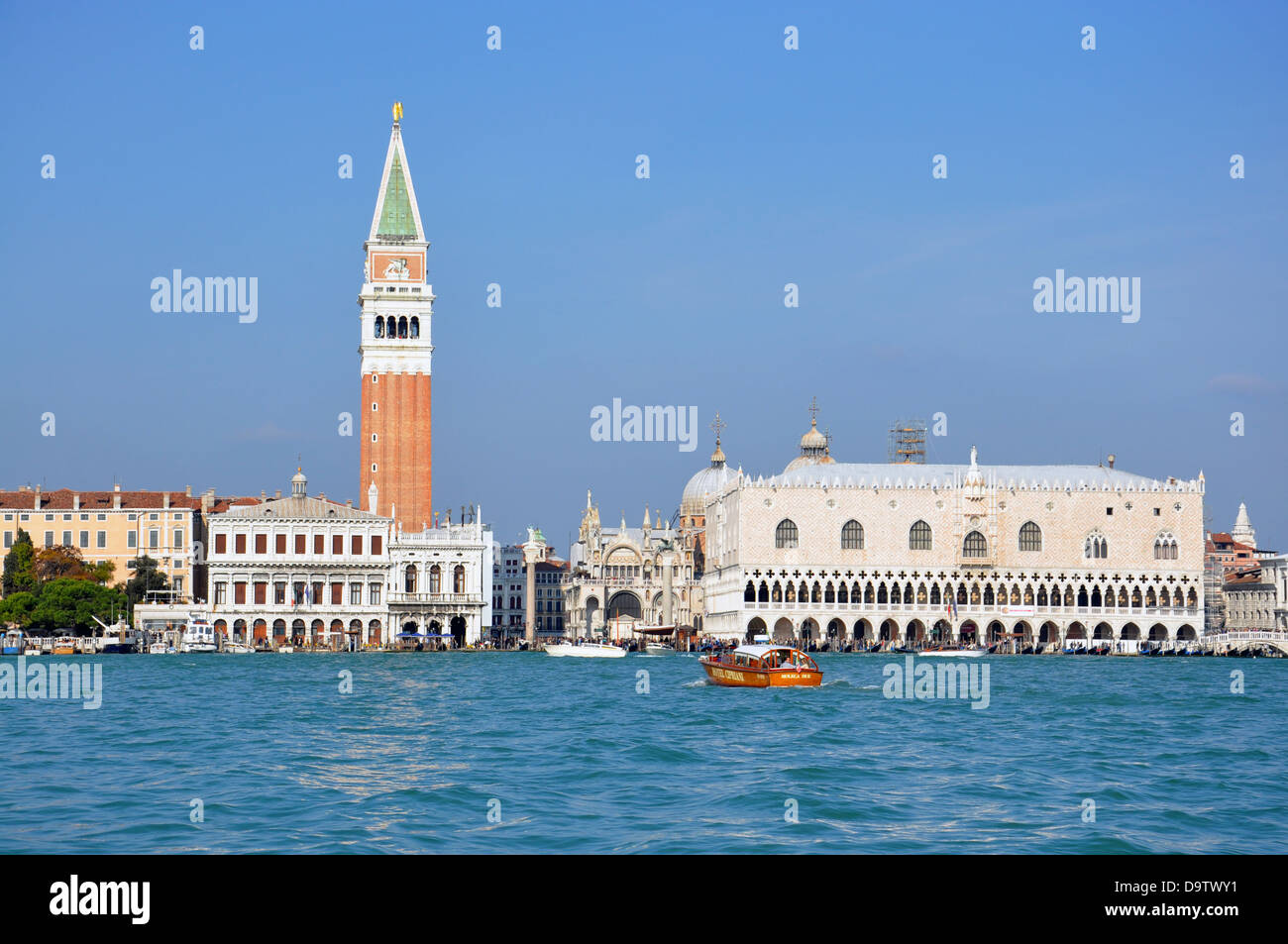 Le Campanile et du palais des Doges de la voir, à Venise, Italie Banque D'Images