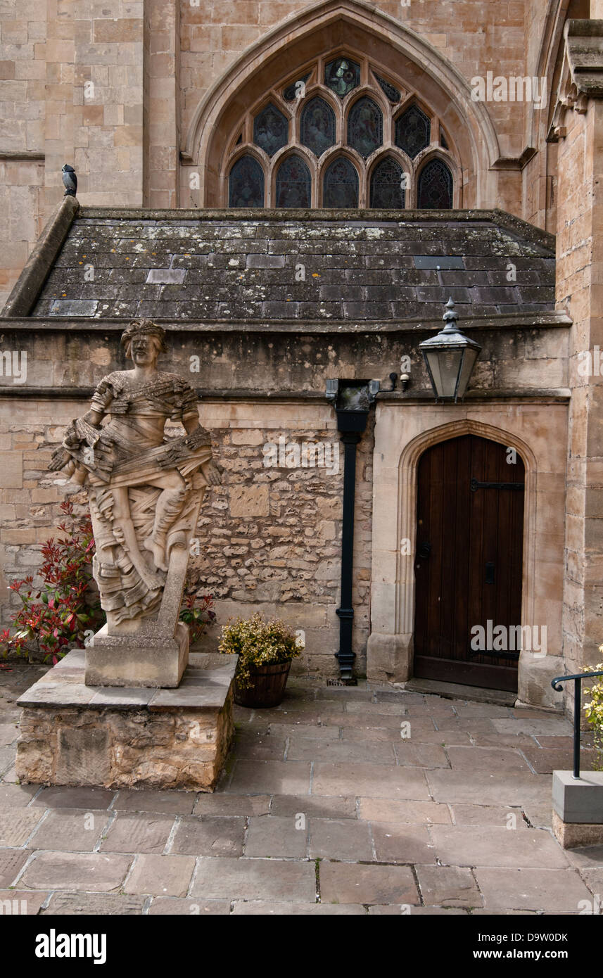 La résurrection du Christ statue à l'arrière de l'abbaye de Bath Banque D'Images