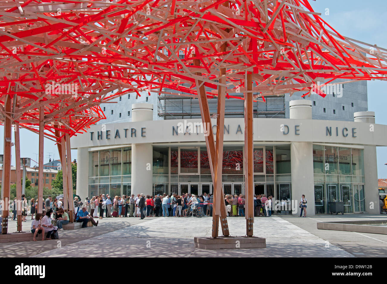 Théâtre national - Théâtre National de Nice France installation d'art en bois par Arne Quinze Banque D'Images