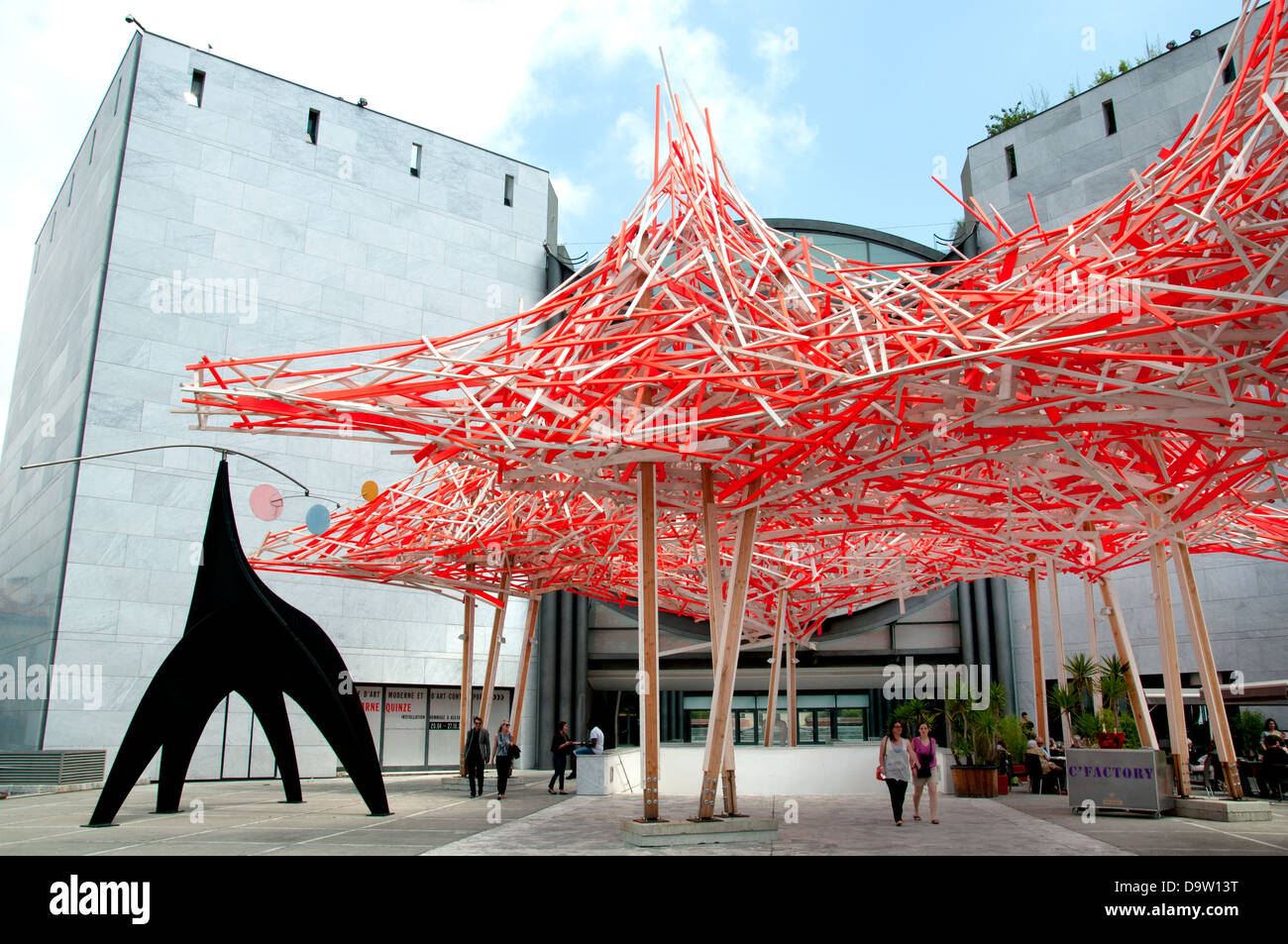Musée d'Art Moderne et d'Art Contemporain - Musée d'Art moderne et contemporain en bois Nice Art Installation par Arne Quinze Banque D'Images