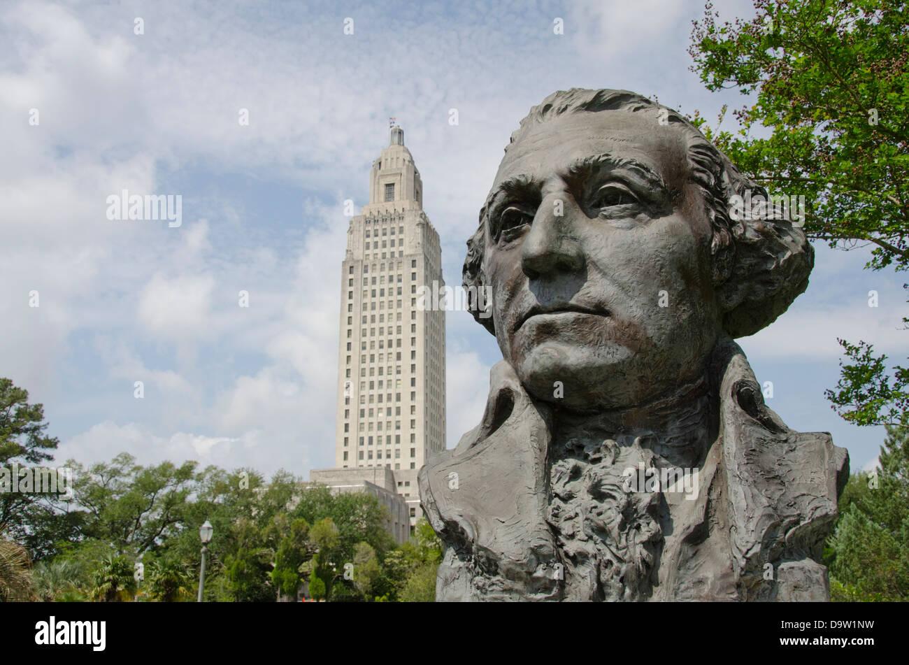 De la Louisiane, Bâton Rouge. Buste de George Washington, en face de la Louisiana State Capitol building, vers 1932, l'art déco. Banque D'Images