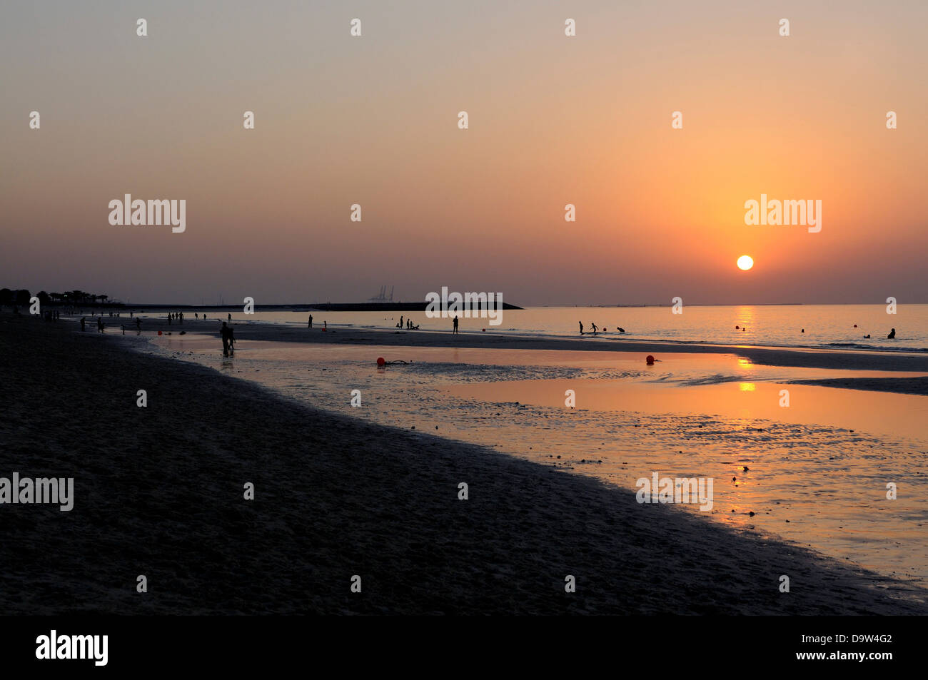 Coucher du soleil sur la plage, Dubaï, Émirats Arabes Unis Banque D'Images