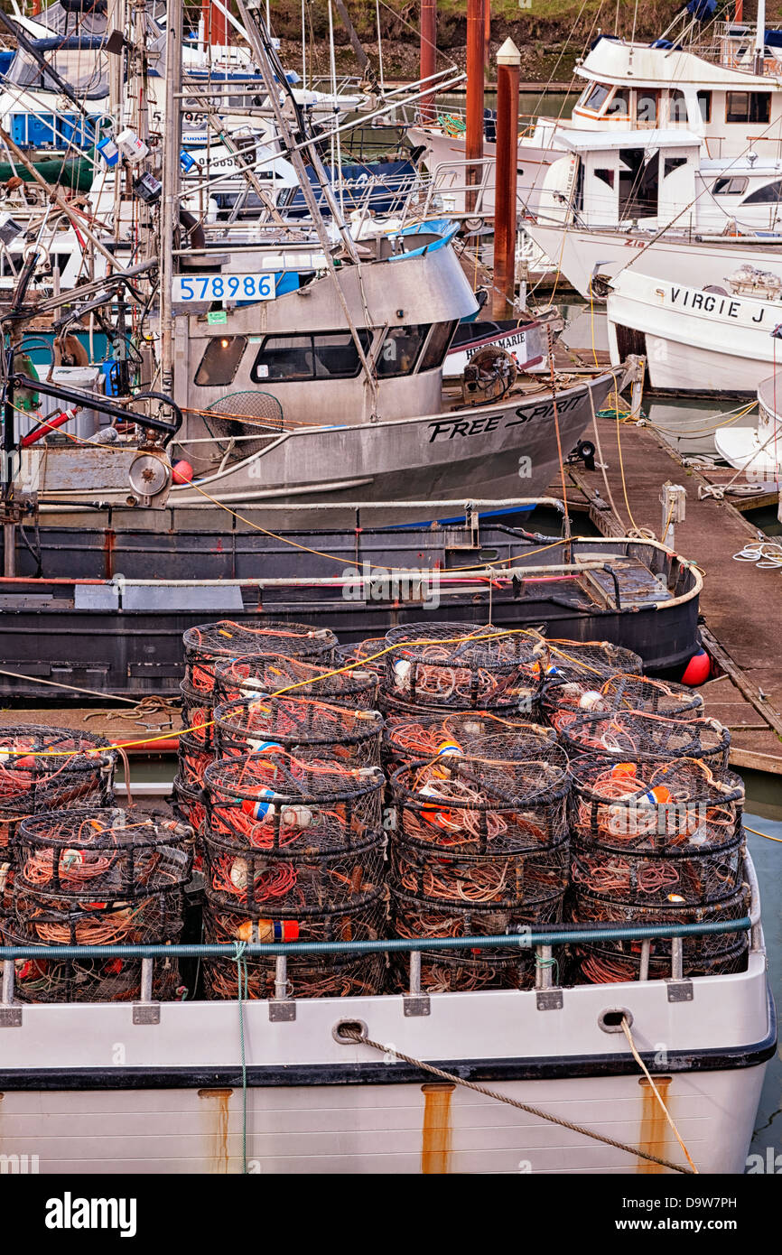 Bateaux de pêche amarré au port de Brookings Harbour sur la côte sud de l'Oregon dans le comté de Curry. Banque D'Images