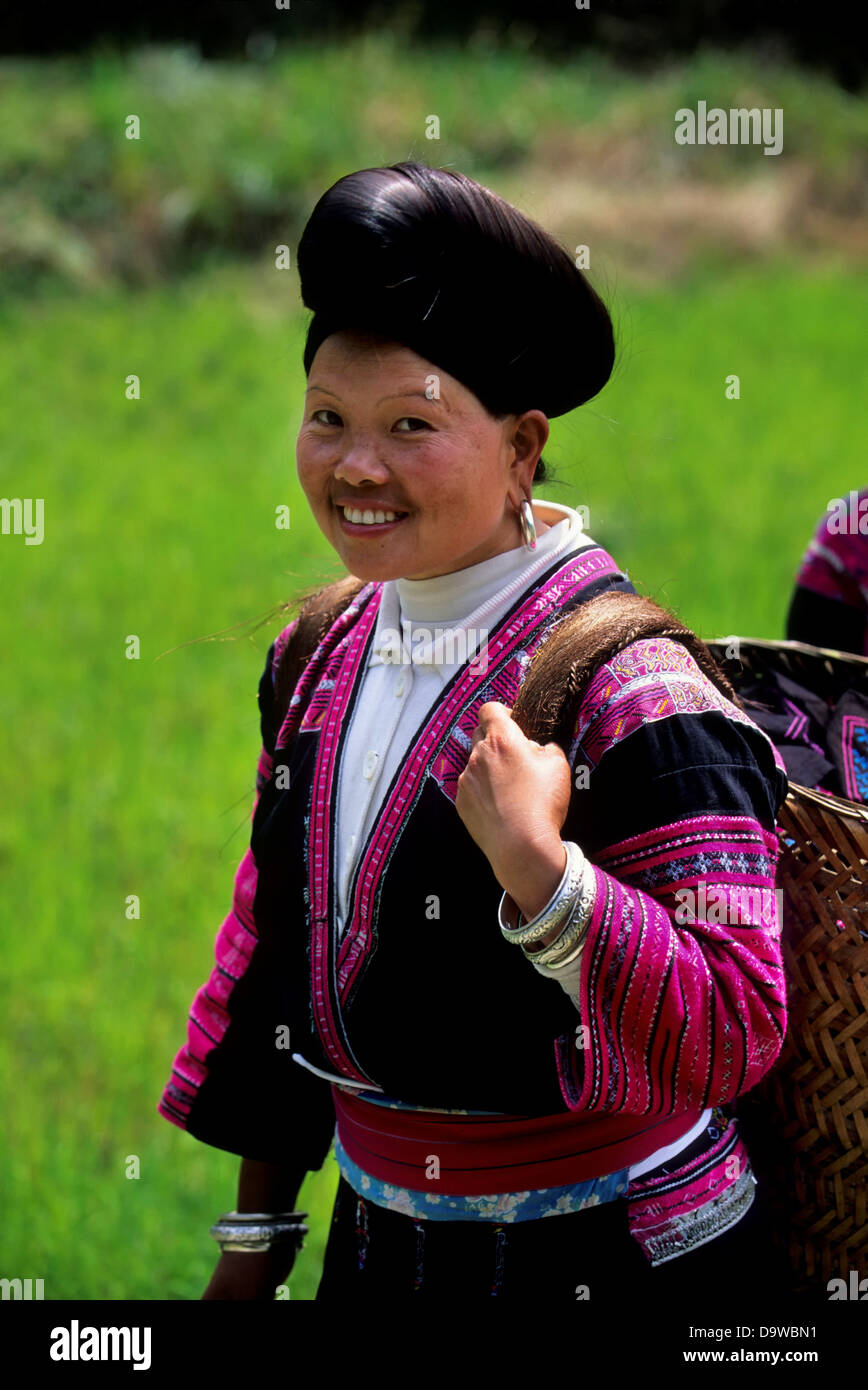 Chine, Province du Guangxi, près de Guilin, zone Longji, Yao Woman, Portrait Banque D'Images