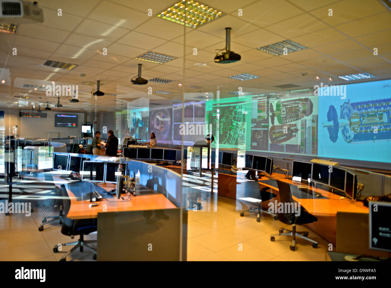 Suisse Genève salle de contrôle dans le CERN Vue générale du détecteur ...