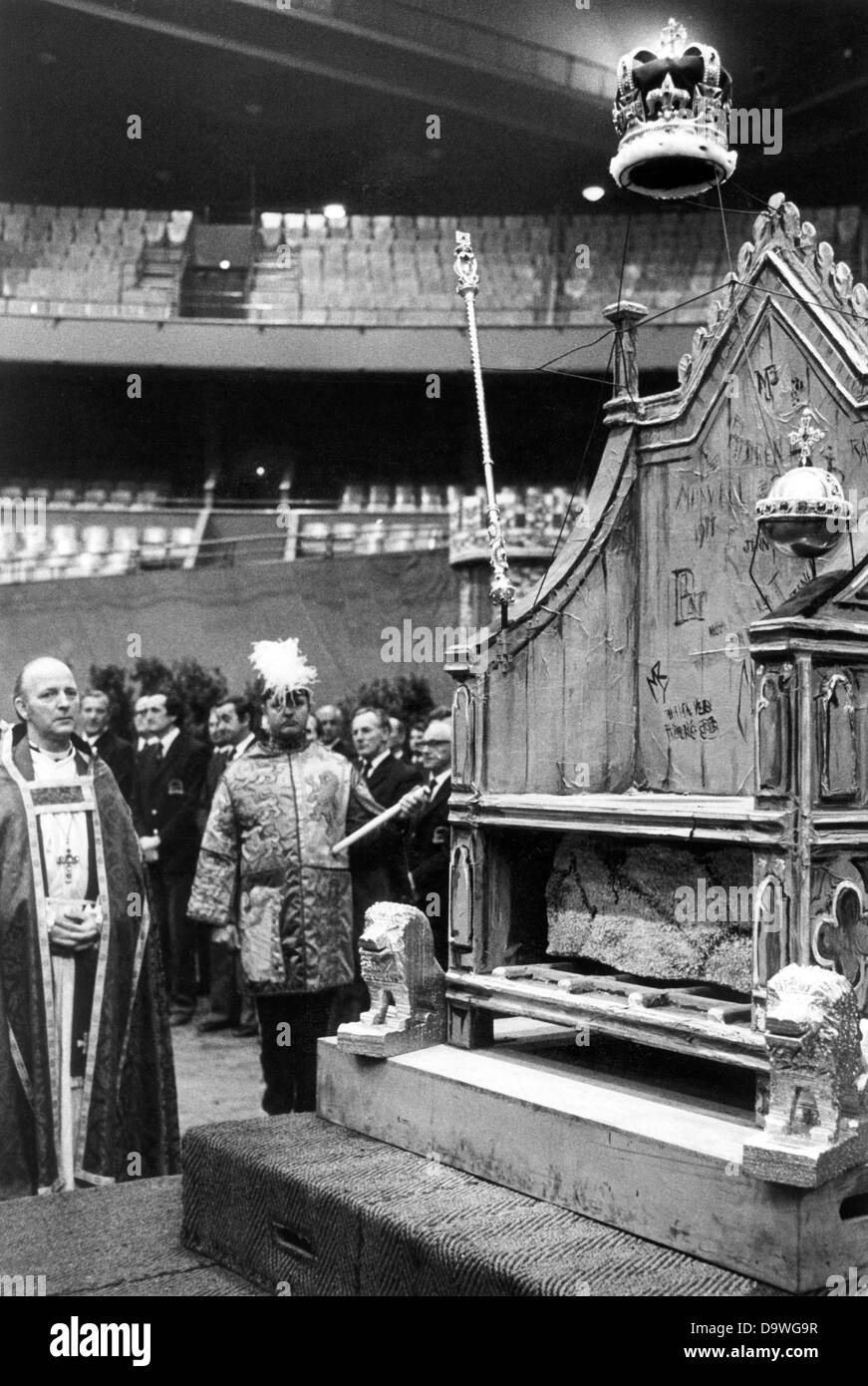 Une reproduction de la trône en bois (King Edward's Chair) avec l'insigne de la royal house se trouve dans la Deutschlandhalle à Berlin. Pour la première fois, la cérémonie de couronnement des rois britanniques est montré dans le spectacle de la British Berlin Tattoo à l'extérieur du royaume. Banque D'Images