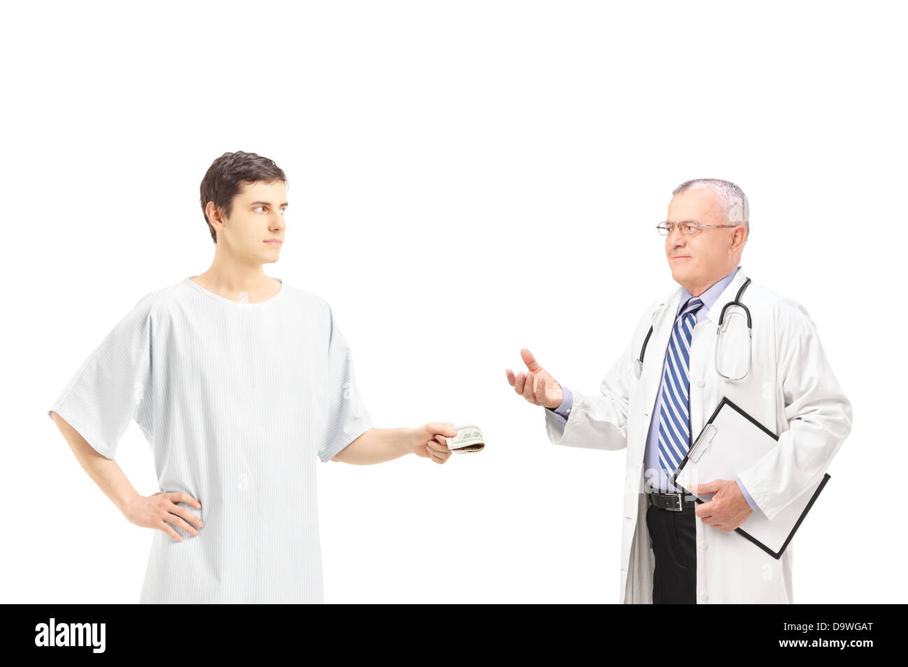 Male patient in hospital gown offrant pot-de-vin à un médecin Banque D'Images