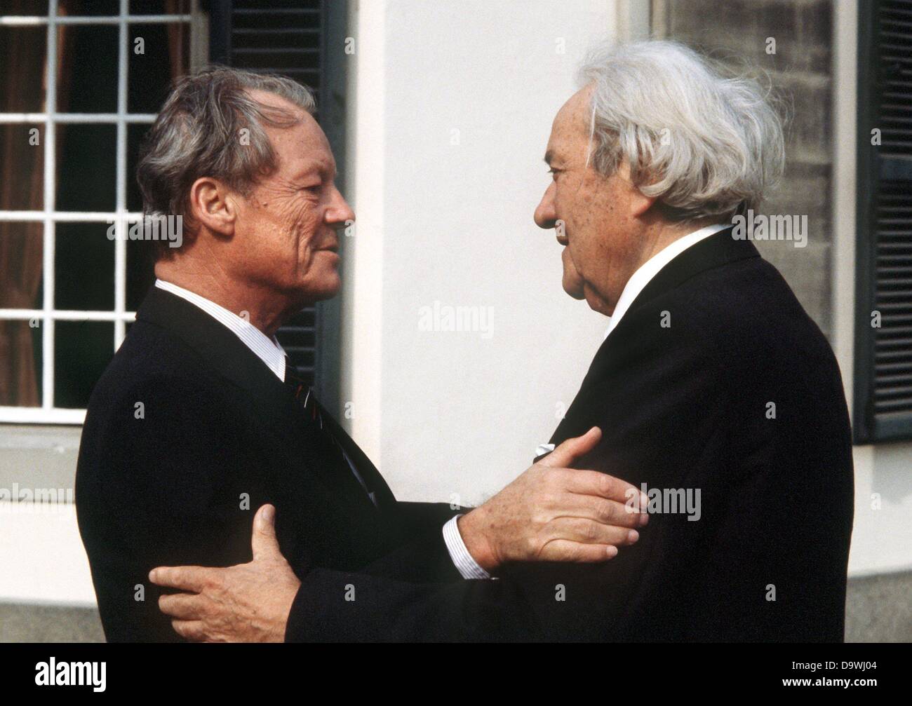 Carlo Schmid (r) avec Willy Brandt (l) lors de la 34ème consultations franco-allemandes le 2 octobre en 1979 à Bonn. Banque D'Images