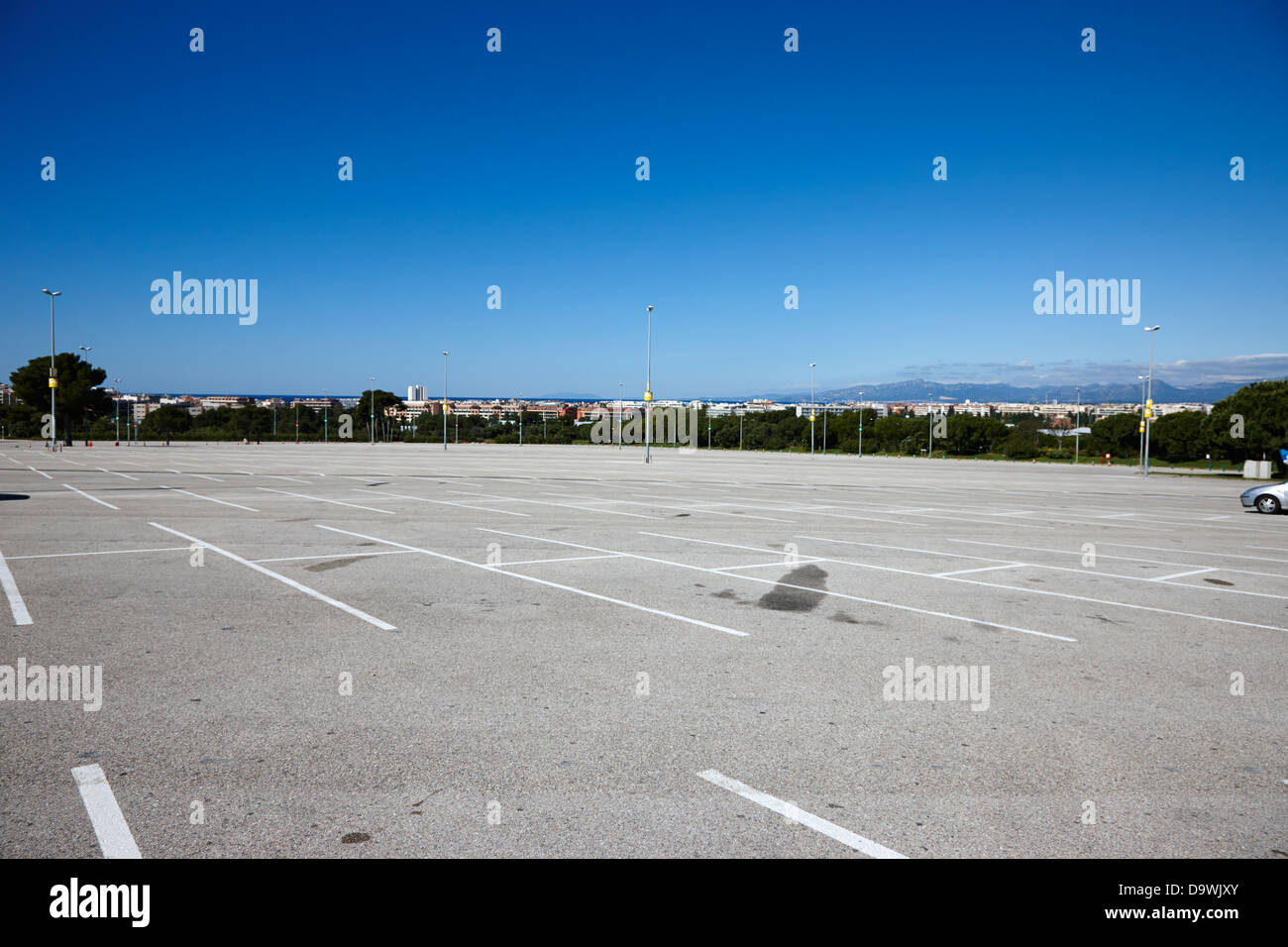 Parking vide le parc à thème portaventura à Salou, Catalogne, Espagne Photo  Stock - Alamy