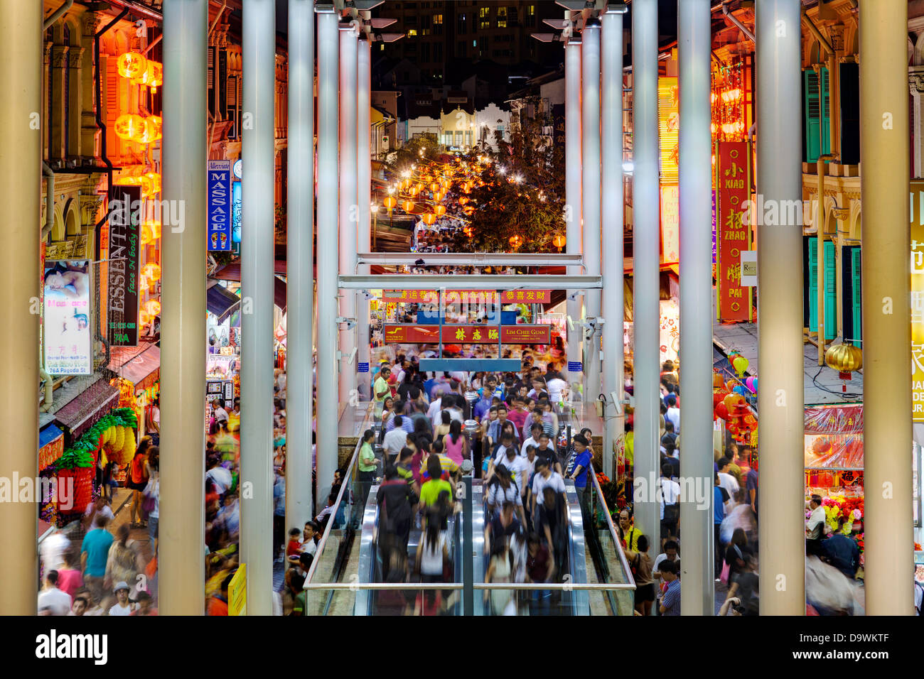 L'Asie du Sud, de Singapour, de Chinatown, du marché de nuit animé et entrée du métro MTR Banque D'Images