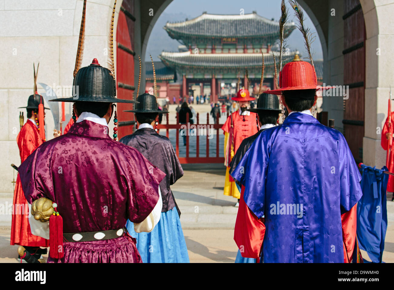 Relève de la garde cérémonie, Gyeongbokgung Palace, palais de bonheur parfait, Séoul, Corée du Sud, Asie Banque D'Images