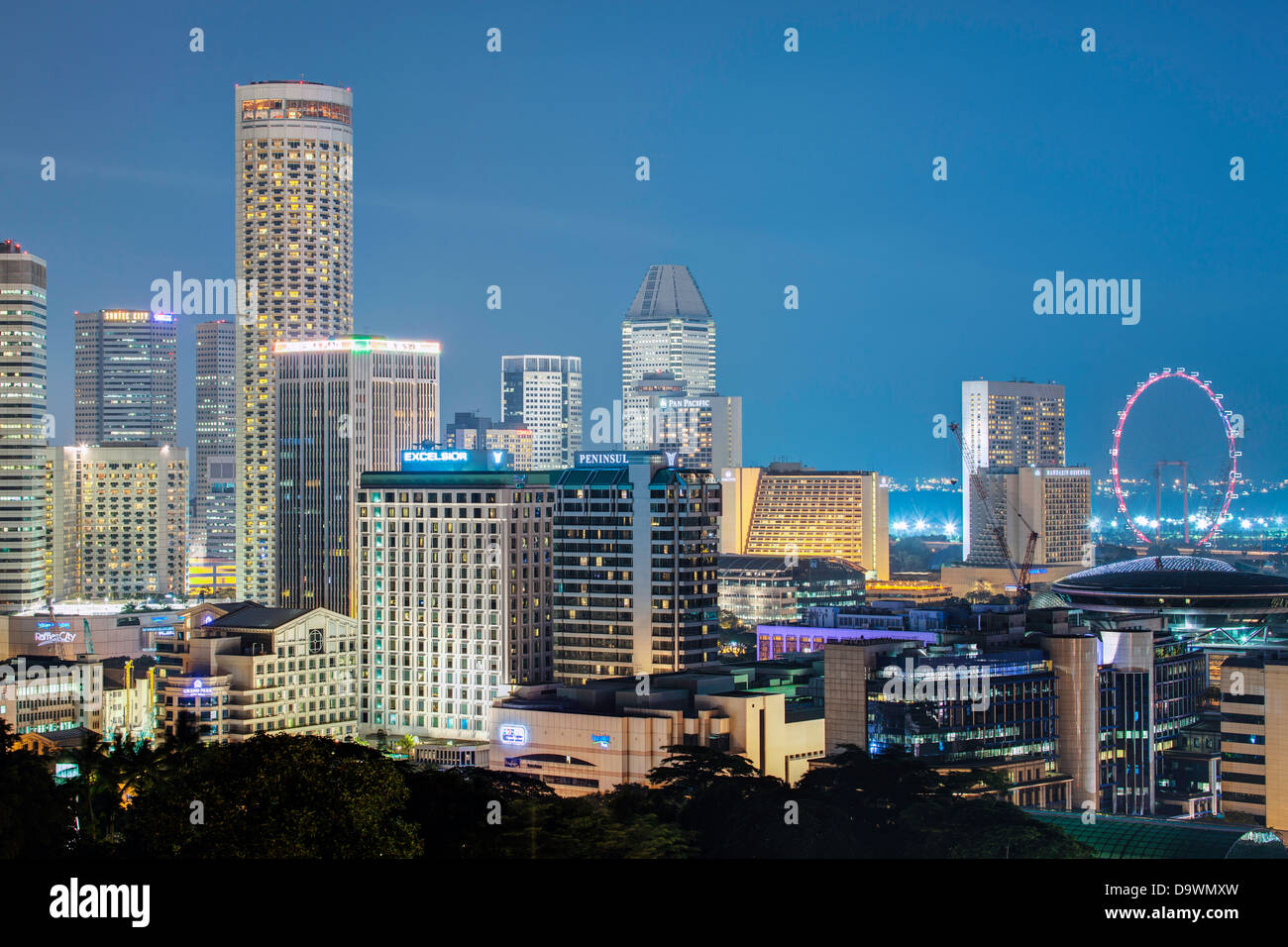 L'Asie du Sud-Est, Singapour, augmentation de la vue sur Fort Canning Park et la ville moderne Banque D'Images