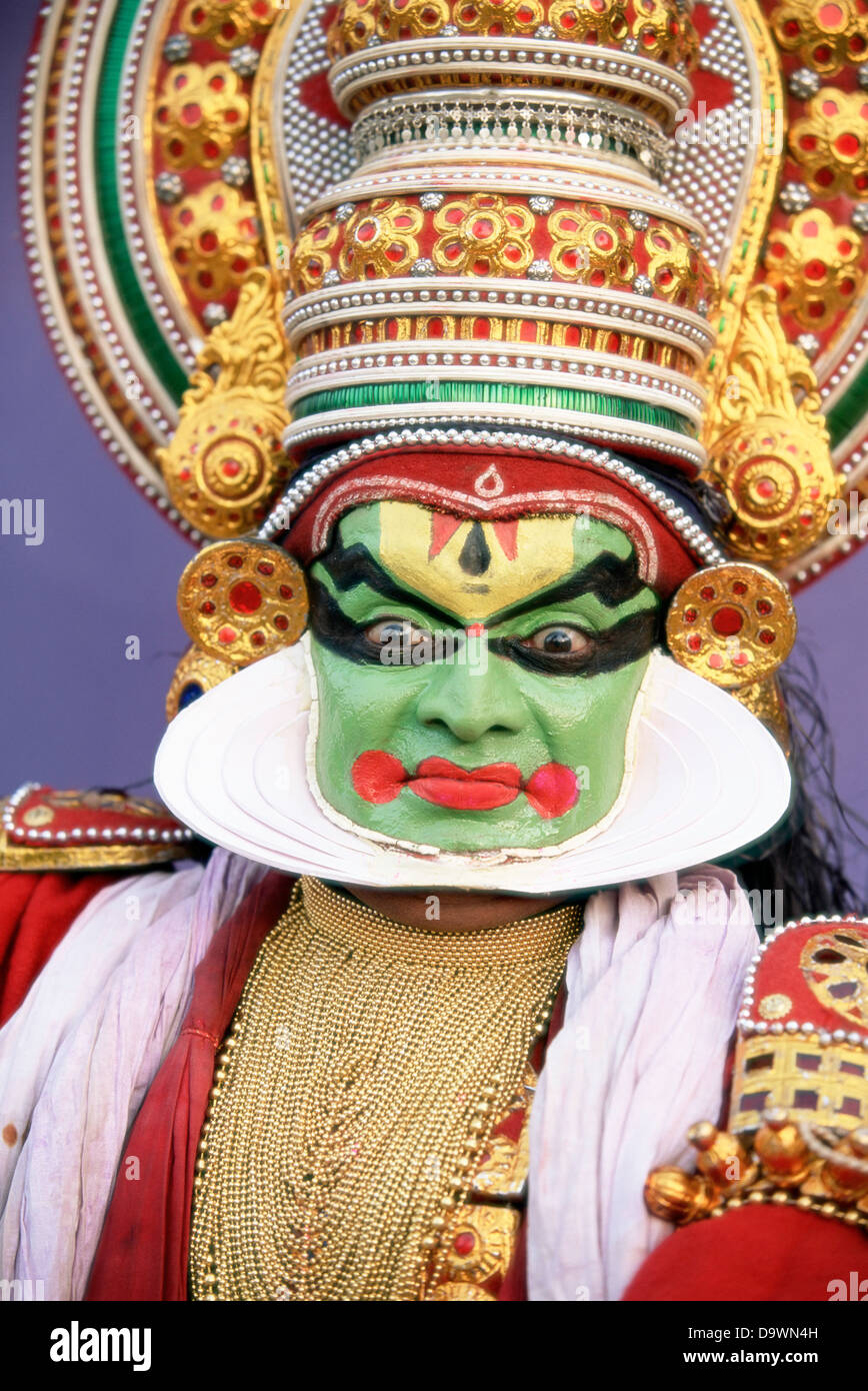 Portrait d'un artiste de danse Kathakali, Kochi (Cochin), l'état du Kerala, en Inde, en Asie Banque D'Images
