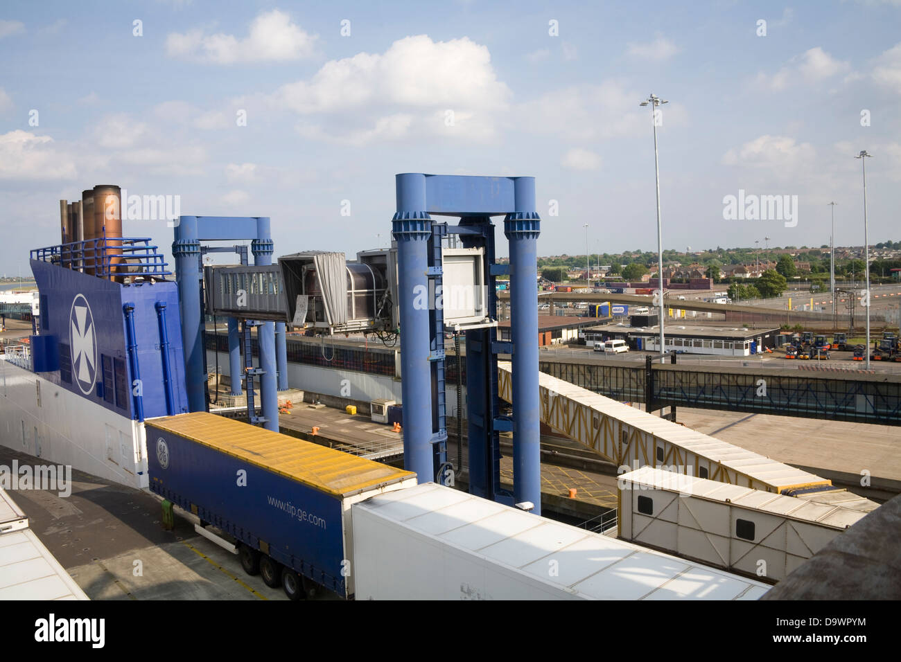 Harwich Essex Angleterre du Sud-Est à l'ensemble de Harwich Port International de DFDS Seaways Sirena chargé prêt partent des ferries Banque D'Images