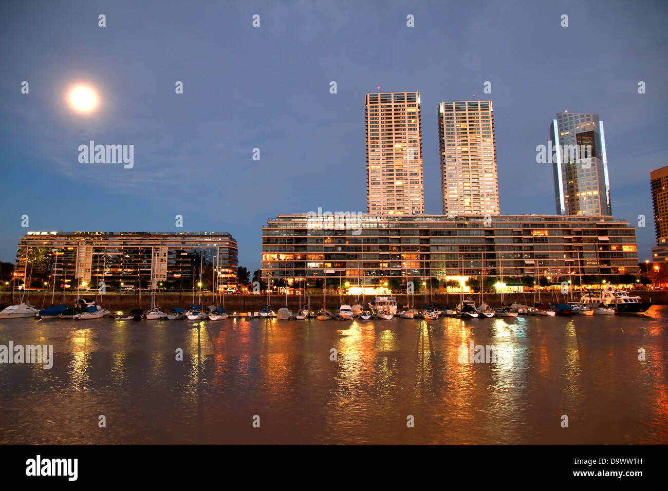 Photo de nuit de la Puerto Madero de Buenos Aires, Argentine, Amérique du Sud. Banque D'Images