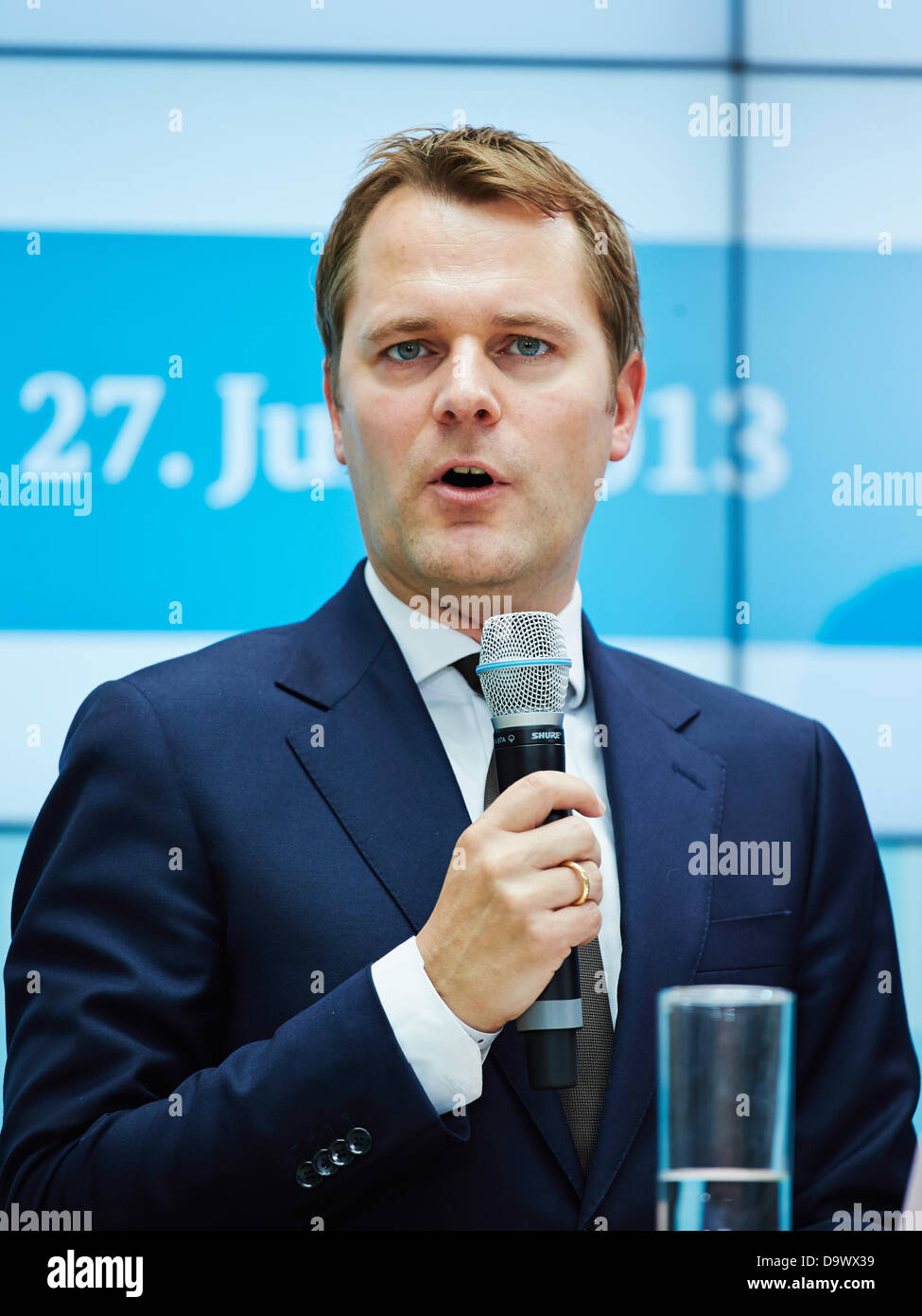 Berlin, Allemagne. 27 Juin, 2013. Daniel Bahr (FDP), Ministre fédéral allemand de la santé, donne une conférence de presse au sujet de la remise du rapport du Groupe consultatif d'experts pour la révision du besoin à long terme de soins (Pflegebedürftigkeitsbegriffs) au ministère de la Santé à Berlin. / Photo : Daniel Bahr (FDP), Ministre fédéral allemand de la Santé, parle à la presse lors d'une conférence de presse à Berlin. Credit : Reynaldo Chaib Paganelli/Alamy Live News Banque D'Images