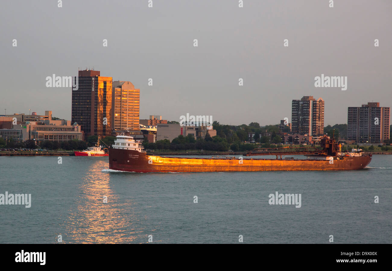 Bateau des Grands Lacs sur la rivière Détroit Banque D'Images