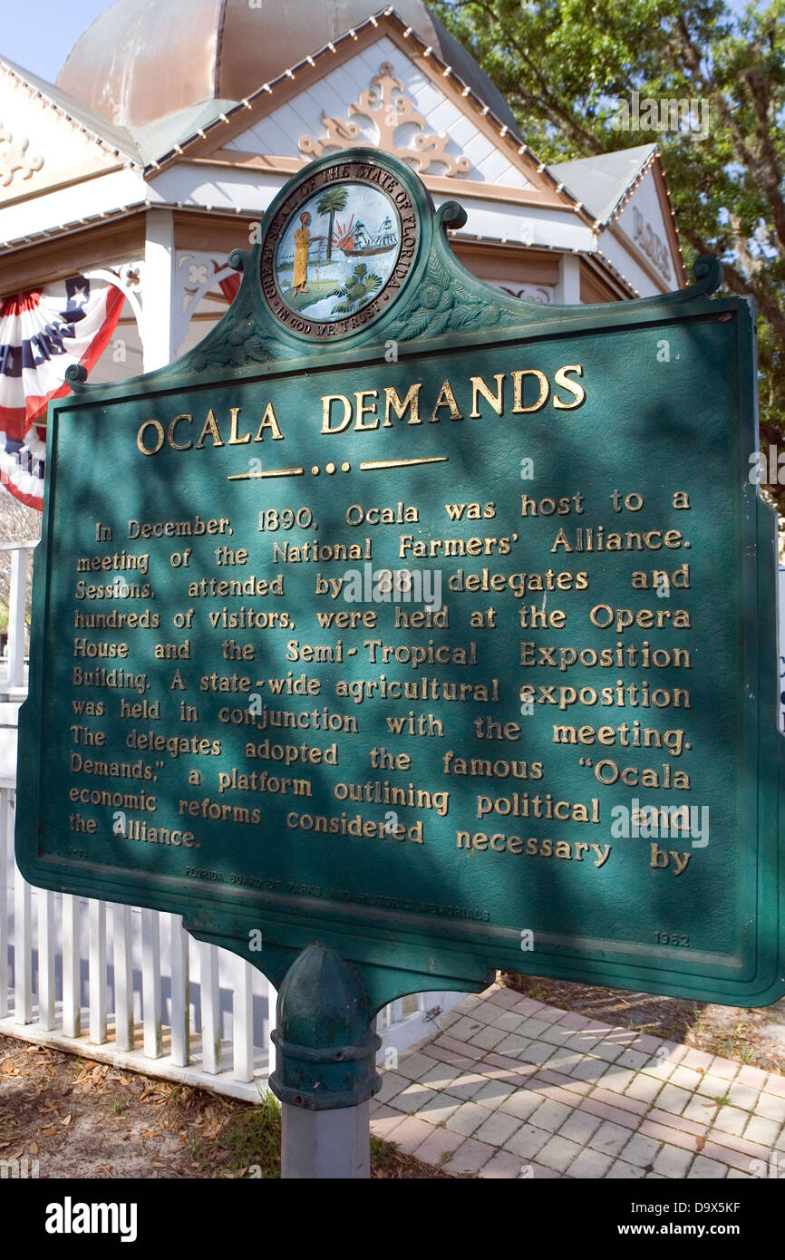 Offres d'Ocala, en décembre 1890, a été l'hôte d'Ocala une réunion de la National Farmers' Alliance. Sessions, à laquelle ont participé 88 délégués et des centaines de visiteurs, ont eu lieu à l'Opéra et le Semi-Tropical Bâtiment d'exposition. Une exposition agricole à l'échelle de l'état s'est tenue parallèlement à la réunion. Les délégués ont adopté la fameuse "Ocala Offres', une plate-forme présentant les réformes politiques et économiques considérés comme nécessaires par l'Alliance. Florida Commission des parcs et des monuments historiques, 1962 Banque D'Images Offres d'Ocala, en décembre 1890, a été l'hôte d'Ocala une réunion de la National Farmers' Alliance. Sessions, à laquelle ont participé 88 délégués et des centaines de visiteurs, ont eu lieu à l'Opéra et le Semi-Tropical Bâtiment d'exposition. Une exposition agricole à l'échelle de l'état s'est tenue parallèlement à la réunion. Les délégués ont adopté la fameuse "Ocala Offres', une plate-forme présentant les réformes politiques et économiques considérés comme nécessaires par l'Alliance. Florida Commission des parcs et des monuments historiques, 1962 Banque D'Images