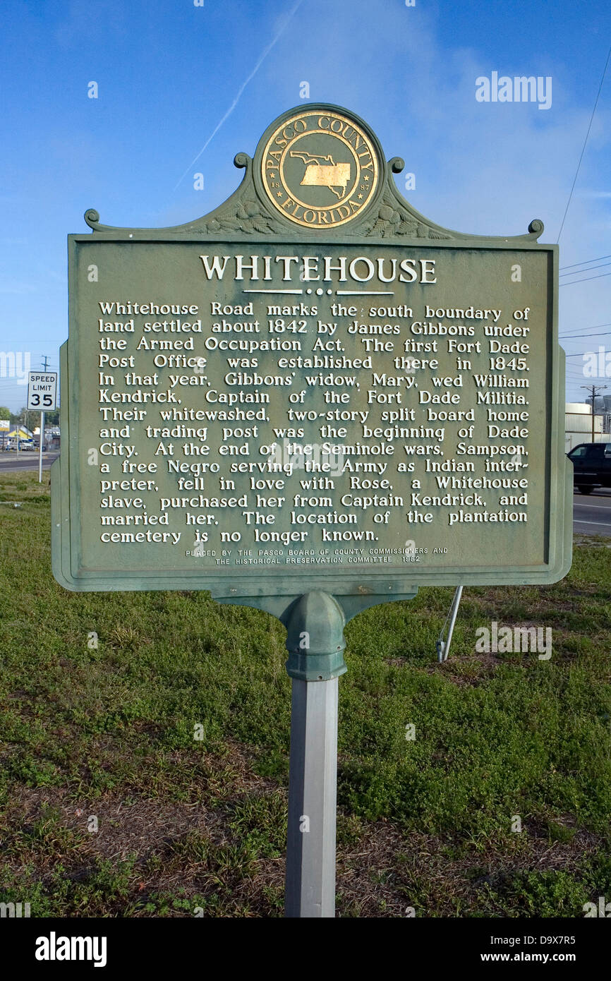 WHITEHOUSE Whitehouse Road marque la limite sud de la terre s'installe à propos de 1842 par James Gibbons en vertu de la Loi sur l'occupation armée. Banque D'Images WHITEHOUSE Whitehouse Road marque la limite sud de la terre s'installe à propos de 1842 par James Gibbons en vertu de la Loi sur l'occupation armée. Banque D'Images