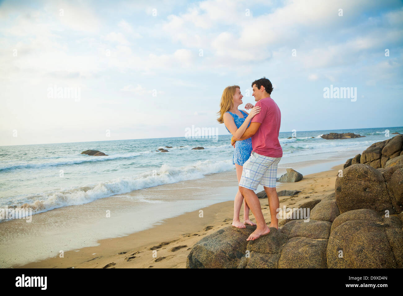 Couple on beach Banque D'Images