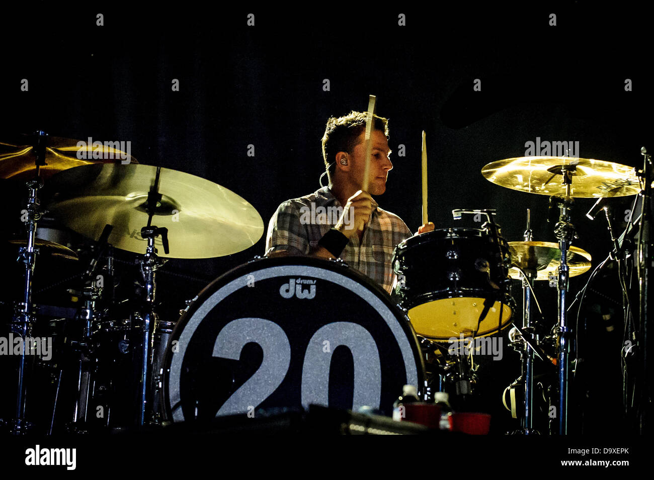 Toronto, Ontario, Canada. 27 Juin, 2013. Batteur PAUL DOUCETTE du groupe de rock Matchbox Twenty sur scène à l'Amphithéâtre Molson Canadian à Toronto Crédit : Igor/Vidyashev ZUMAPRESS.com/Alamy Live News Banque D'Images