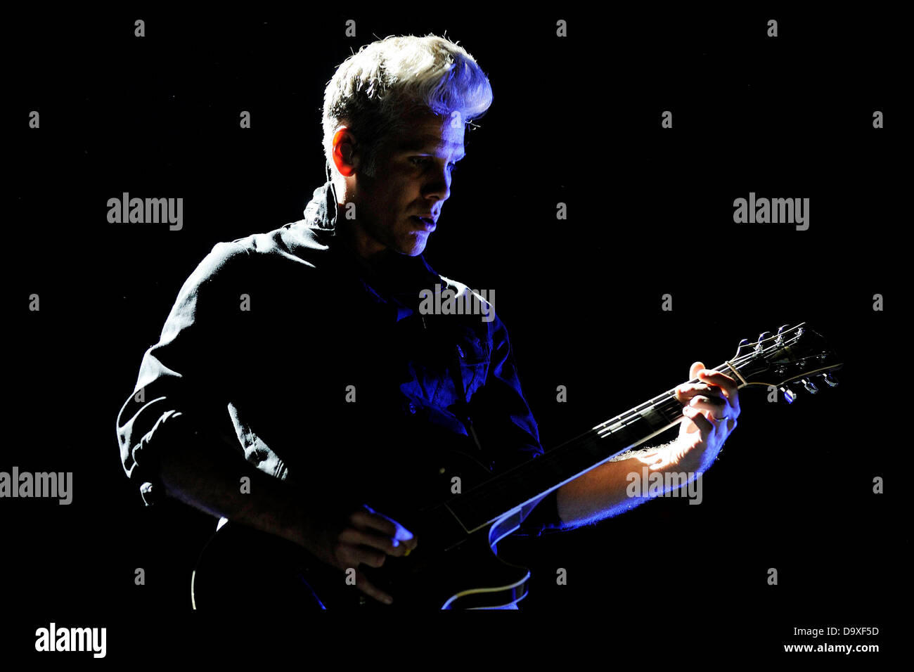 Toronto, Canada. Le 27 juin 2013. Groupe de rock Matchbox Twenty fonctionne à Amphithéâtre Molson Canadian à Toronto au cours de leur tournée avec Goo Goo Dolls. En photo, Kyle Cook. Credit : EXImages/Alamy Live News Banque D'Images