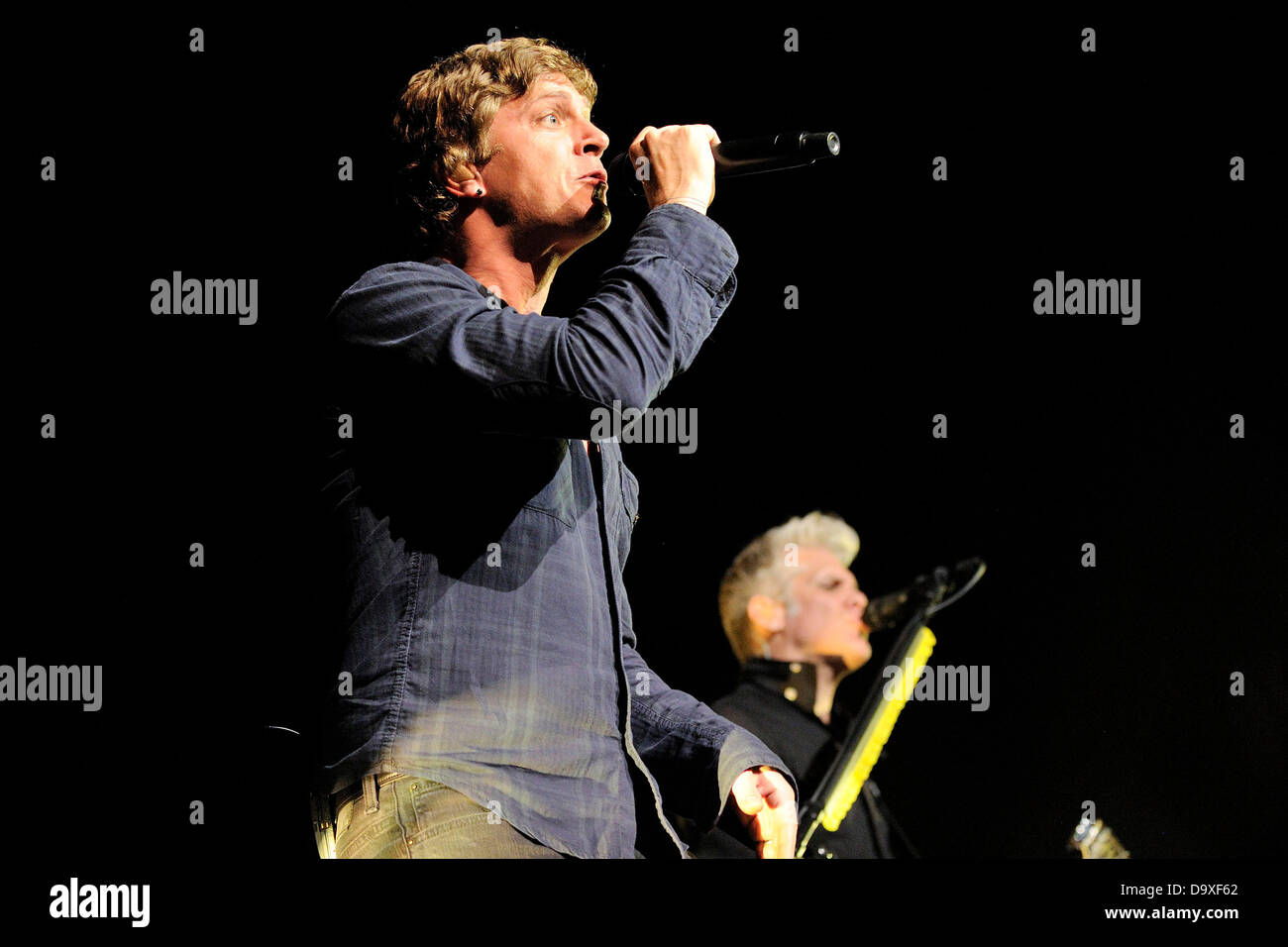 Toronto, Canada. Le 27 juin 2013. Groupe de rock Matchbox Twenty fonctionne à Amphithéâtre Molson Canadian à Toronto au cours de leur tournée avec Goo Goo Dolls. En photo, Rob Thomas. Credit : EXImages/Alamy Live News Banque D'Images