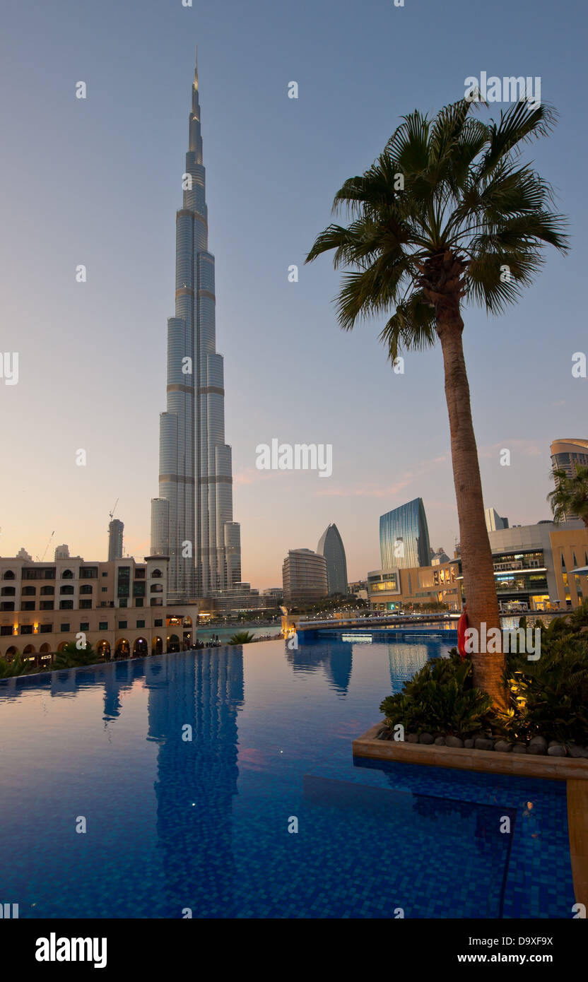 Burj Khalifa est actuellement le plus grand immeuble au monde, DUBAÏ, ÉMIRATS ARABES UNIS Banque D'Images