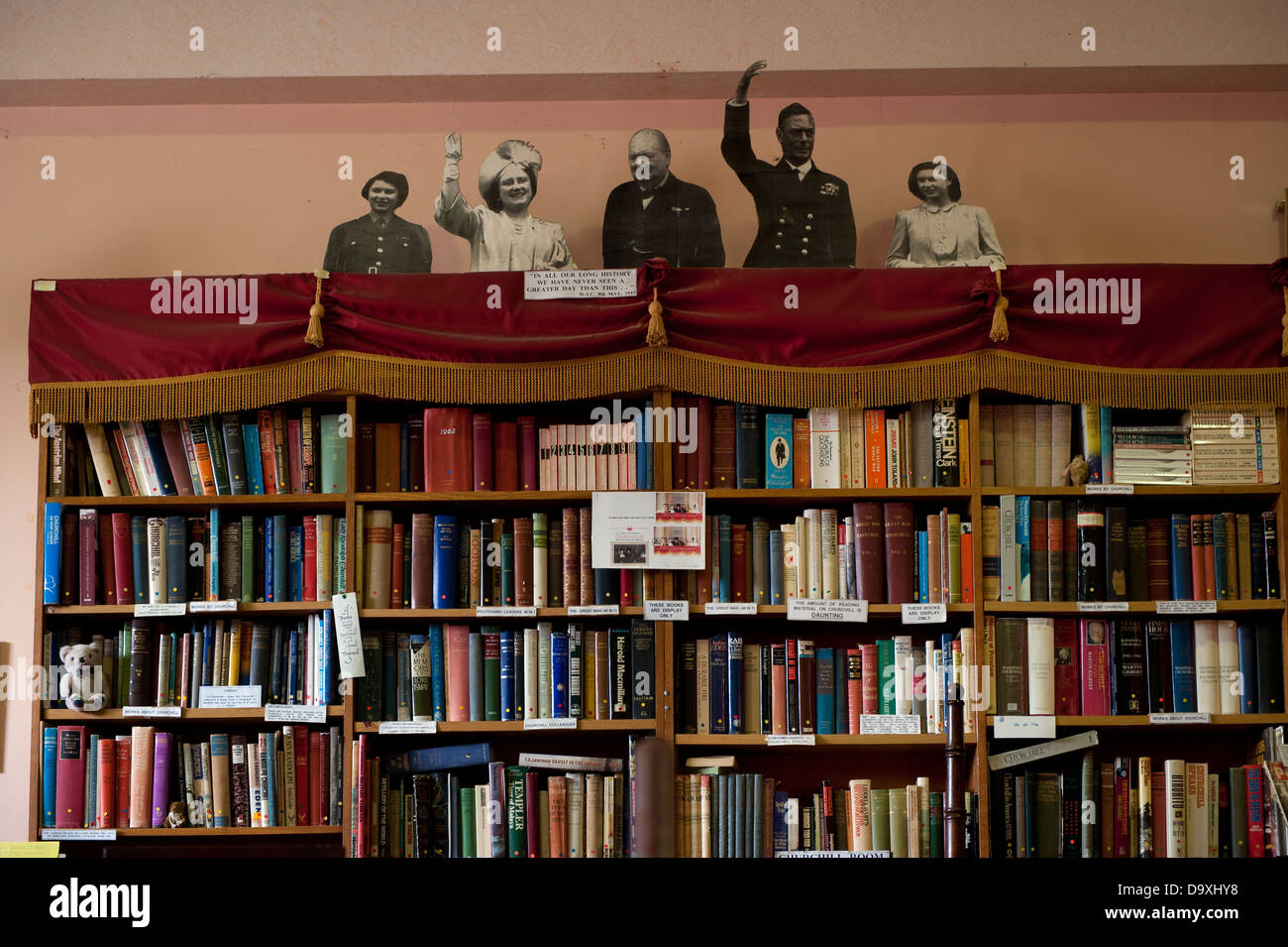 Collection de souvenirs de Churchill sous la menace à Bletchley Park, Milton Keynes, Buckinghamshire, Angleterre, accueil d'énigme. Banque D'Images