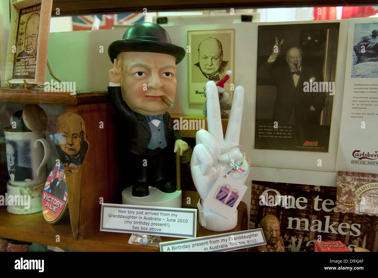 Collection de souvenirs de Churchill sous la menace à Bletchley Park, Milton Keynes, Buckinghamshire, Angleterre, accueil d'énigme. Banque D'Images