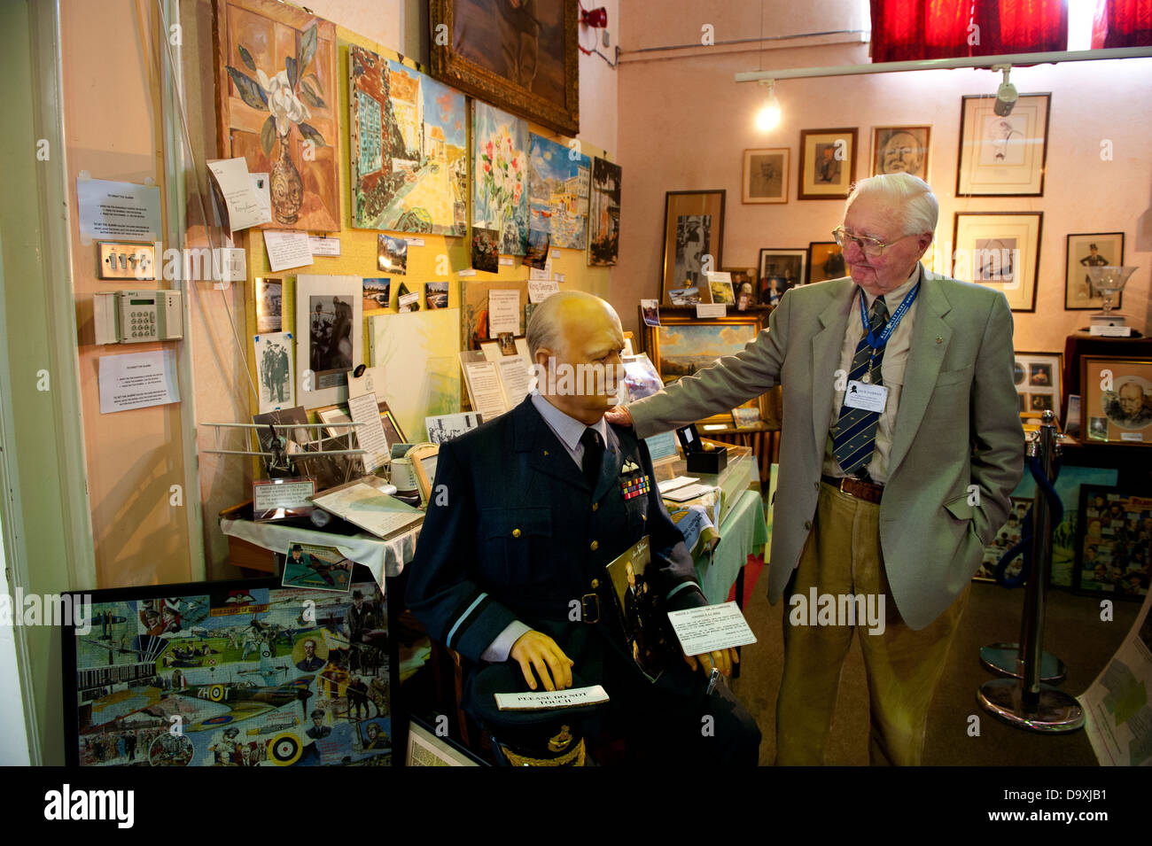 Collection de souvenirs de Churchill sous la menace à Bletchley Park,d'argent en Angleterre. Propriétaire de collection Jack Darrah. Banque D'Images