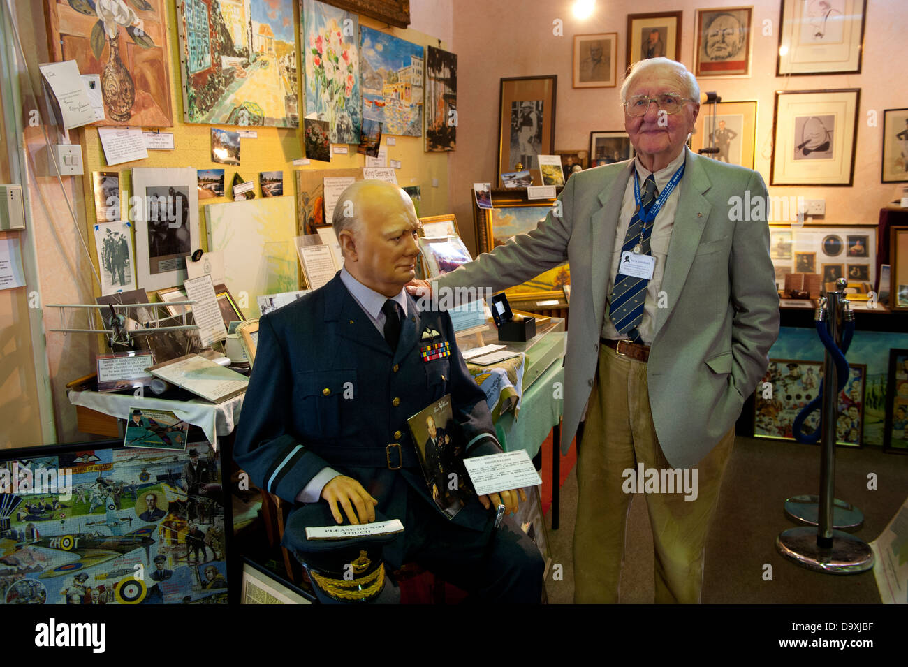 Collection de souvenirs de Churchill sous la menace à Bletchley Park,d'argent en Angleterre. Propriétaire de collection Jack Darrah. Banque D'Images