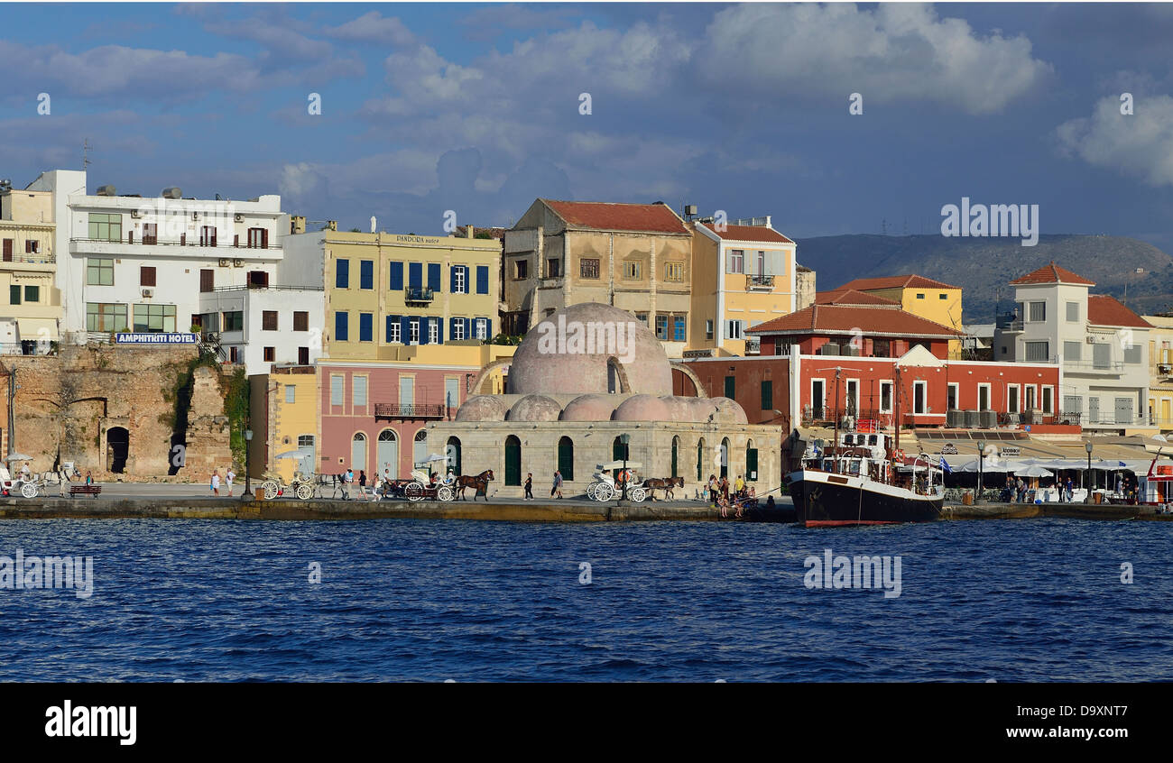 La mosquée des janissaires dans le vieux port de La Canée, Crète, Grèce. Banque D'Images