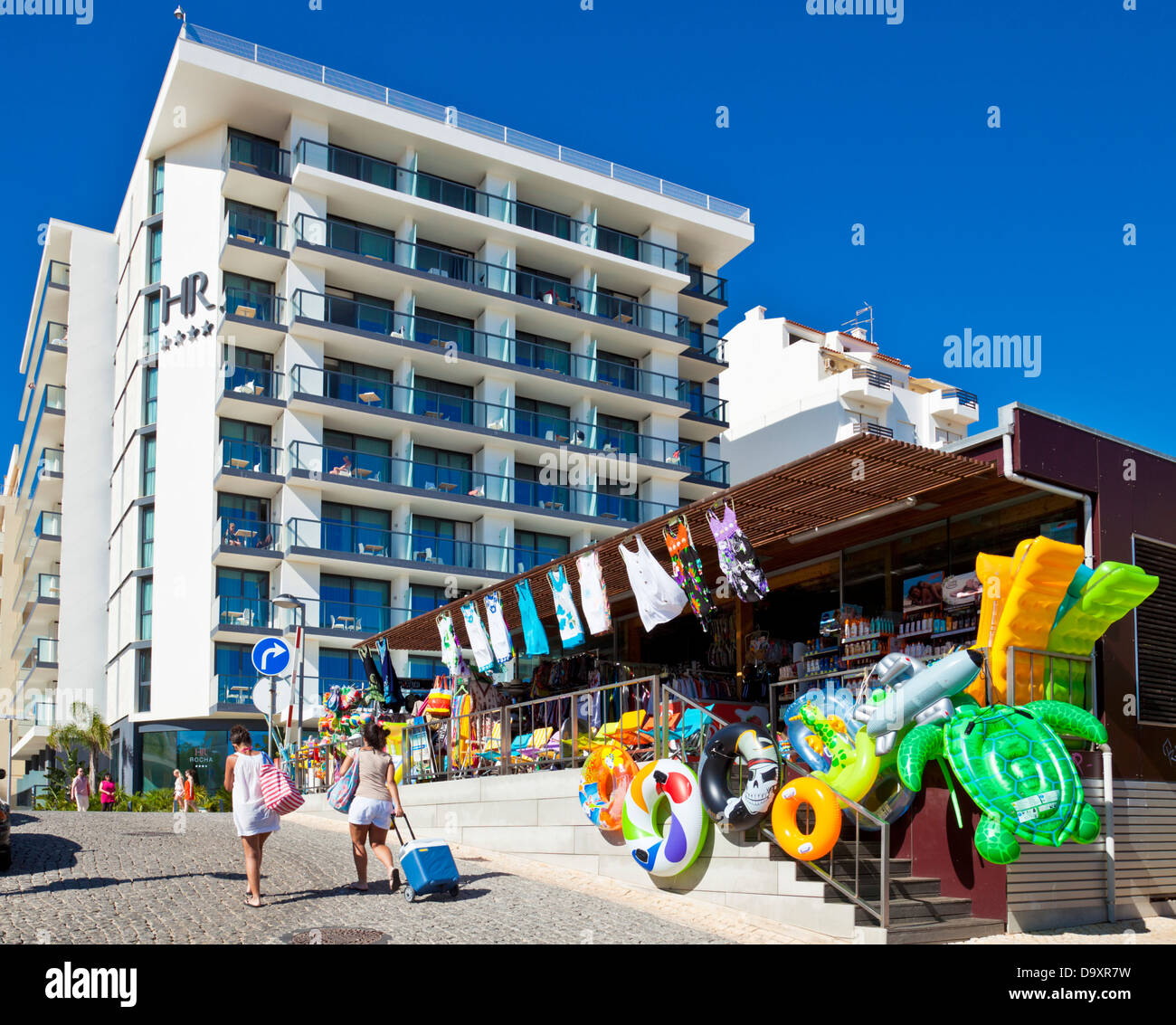 L'hôtel Rocha et touristes Portimao Algarve Portugal Europe de l'UE Banque D'Images