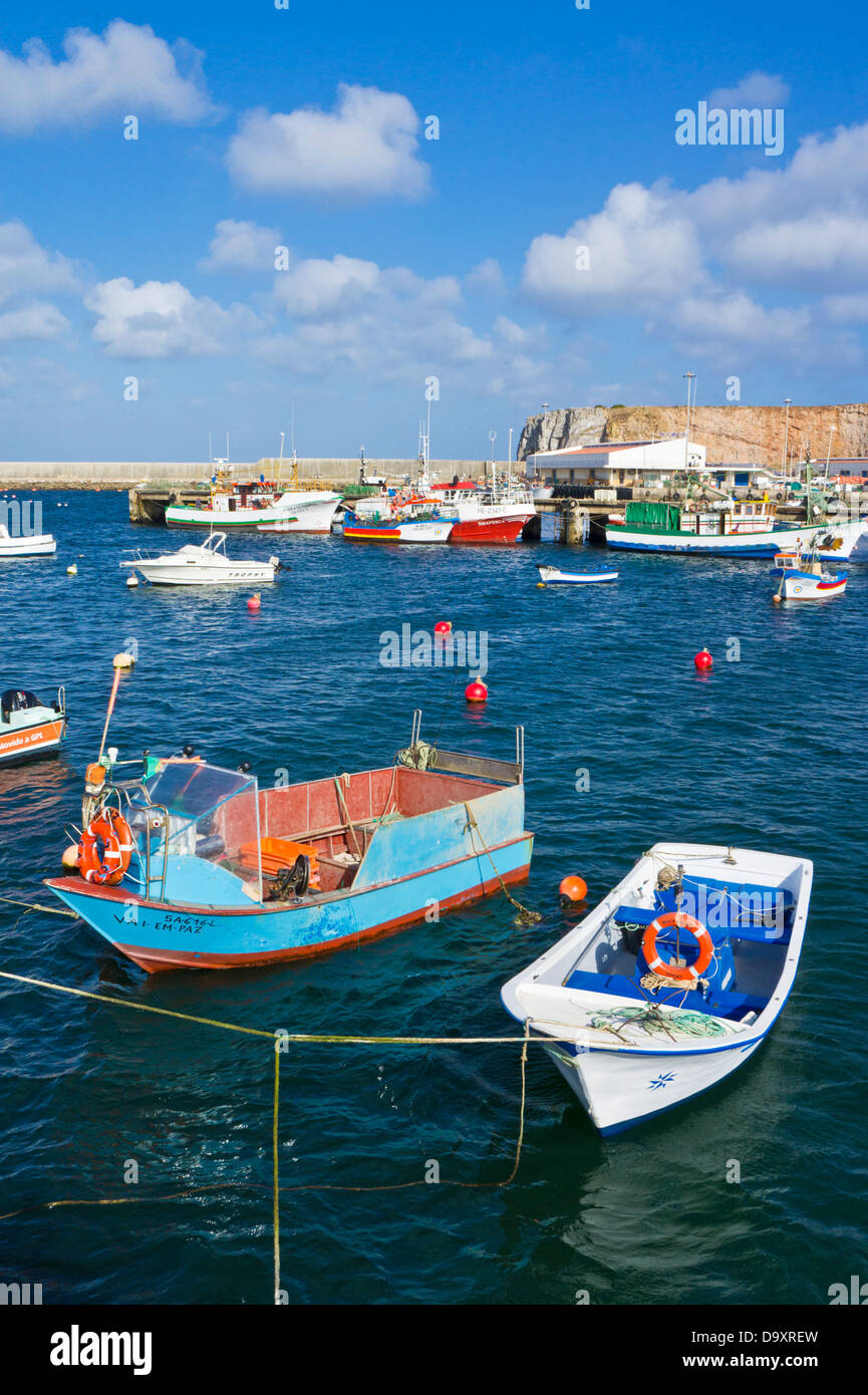 Les bateaux de pêche du port de Sagres Sagres Algarve Portugal Europe de l'UE Banque D'Images