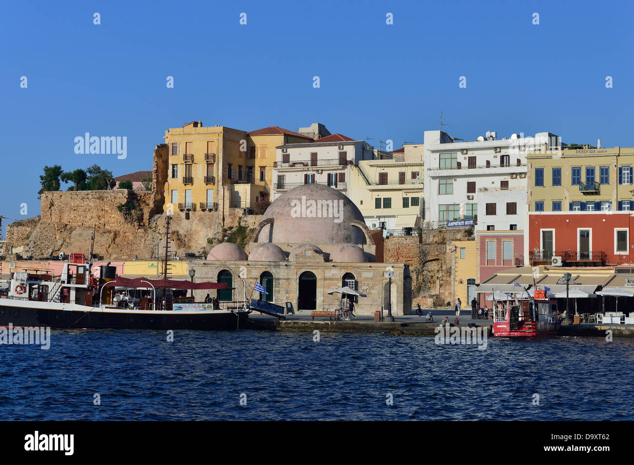 La mosquée des janissaires dans le vieux port de La Canée, Crète, Grèce. Banque D'Images