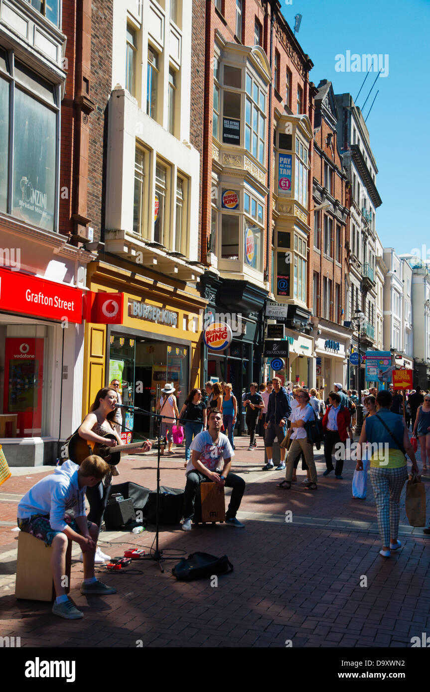 Musicien ambulant groupe jouant de la rue Grafton Street Dublin Irlande Europe centrale Banque D'Images