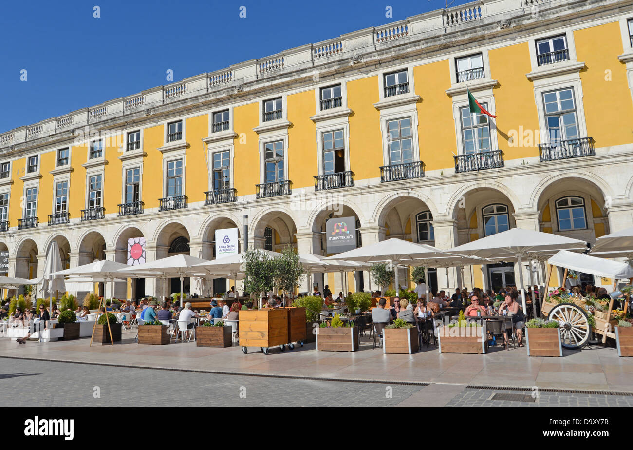 Bar terrasse restaurant Commerce square Lisbonne Portugal Banque D'Images
