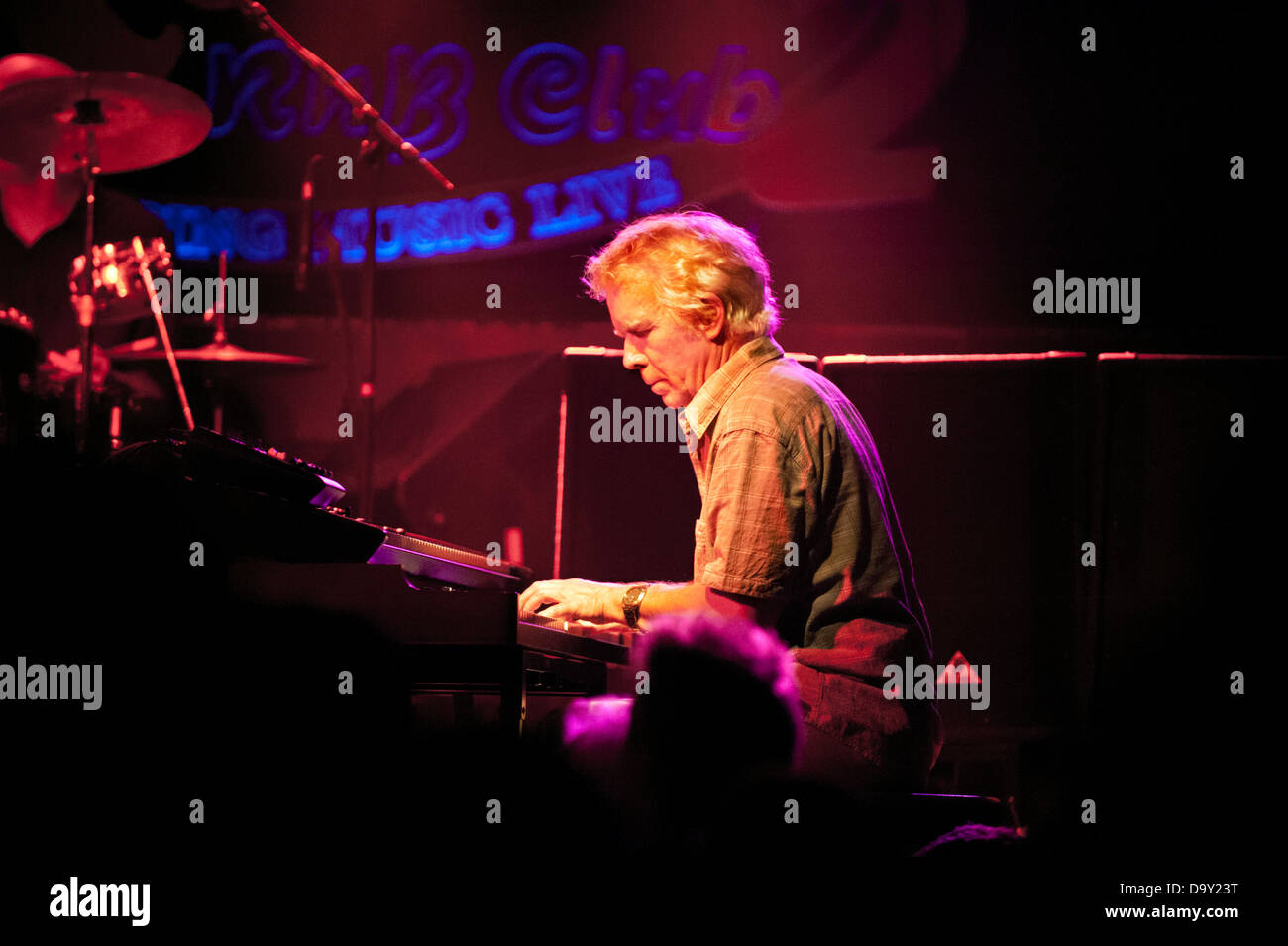 Wolverhampton, Royaume-Uni. 26 juin 2013. Groupe de rock progressif Van der Graaf Generator à la Robin2, Bilston, Wolverhampton, Royaume-Uni, 26 juin 2013. Hugh Banton sur les claviers. Crédit : John Bentley/Alamy Live News Banque D'Images