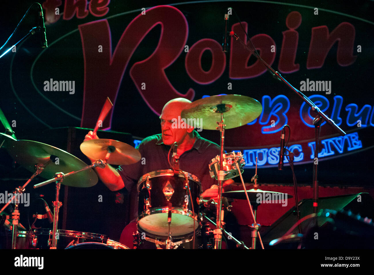 Wolverhampton, Royaume-Uni. 26 juin 2013. Groupe de rock progressif Van der Graaf Generator à la Robin2, Bilston, Wolverhampton, Royaume-Uni, 26 juin 2013. Guy Evans à la batterie. Crédit : John Bentley/Alamy Live News Banque D'Images