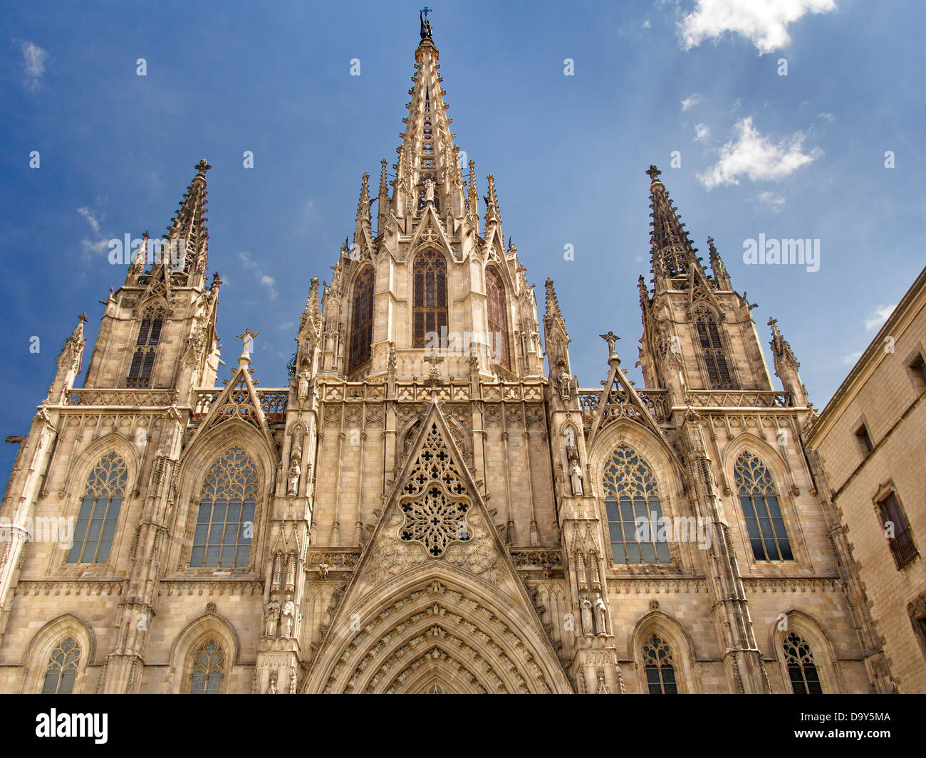 Imposante façade de la cathédrale dans le quartier gothique de Barcelone, Espagne 2 Banque D'Images