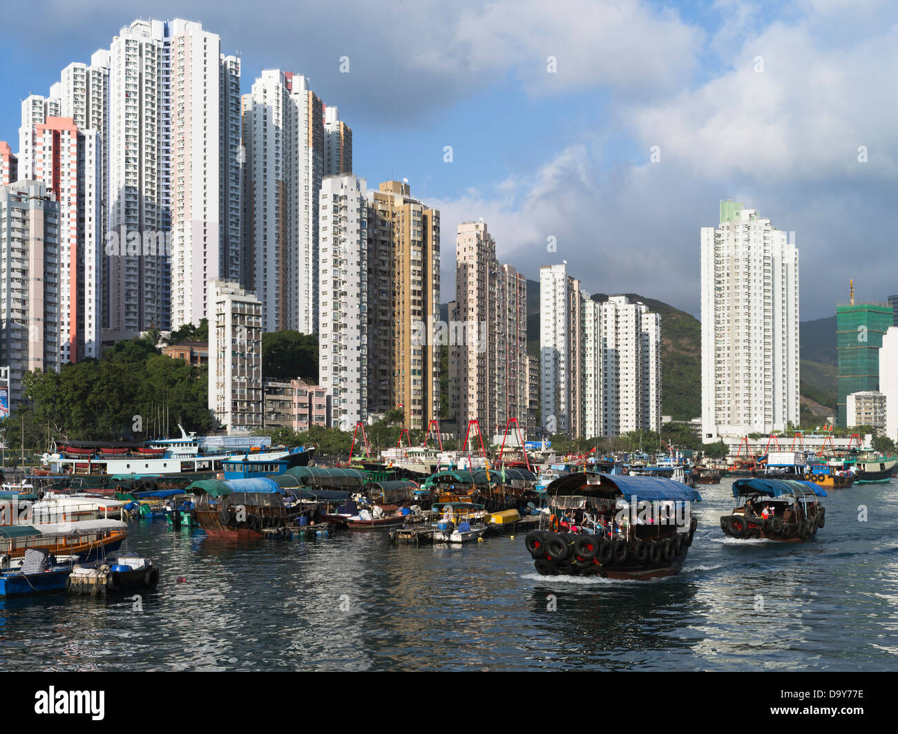 Aberdeen Aberdeen Harbour dh de touristes chinois de Hong Kong tour sampan gratte-ciel résidentiel Appartements Banque D'Images