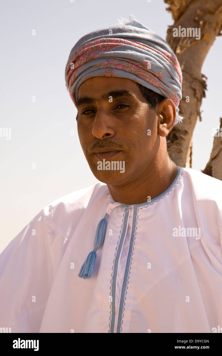 Charmant et d'articuler, Abdulah Hamoto a servi de guide à Oman depuis des années, Salalah, Oman, province de Dhofar. Banque D'Images