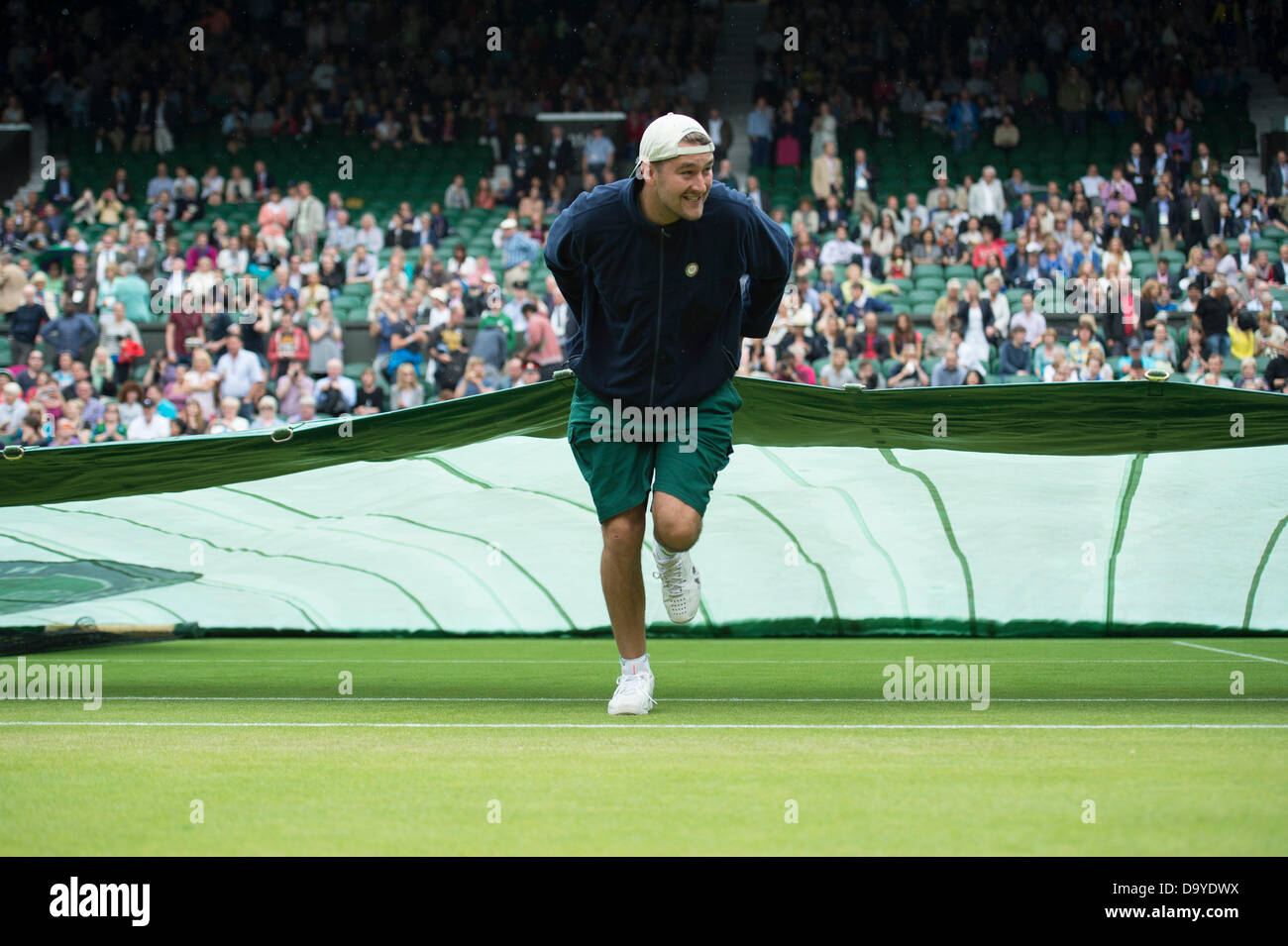 Wimbledon, Londres, Royaume-Uni. 28 juin 2013. Les Championnats de tennis de Wimbledon 2013 tenue à l'All England Lawn Tennis et croquet Club, Londres, Angleterre, Royaume-Uni. Andy Murray (GBR) [2]. Tommy Robredo (ESP) [32] sur le Court central. Le Simple messieurs - 3ème tour. Credit : Duncan Grove/Alamy Live News Banque D'Images