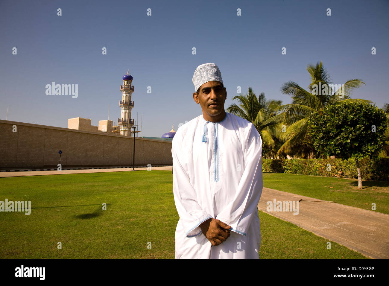 Guide touristique Abdulah Hamoto à Sultan Qaboos bin Said Al-Husn Palace à Salalah, Oman, province de Dhofar Banque D'Images