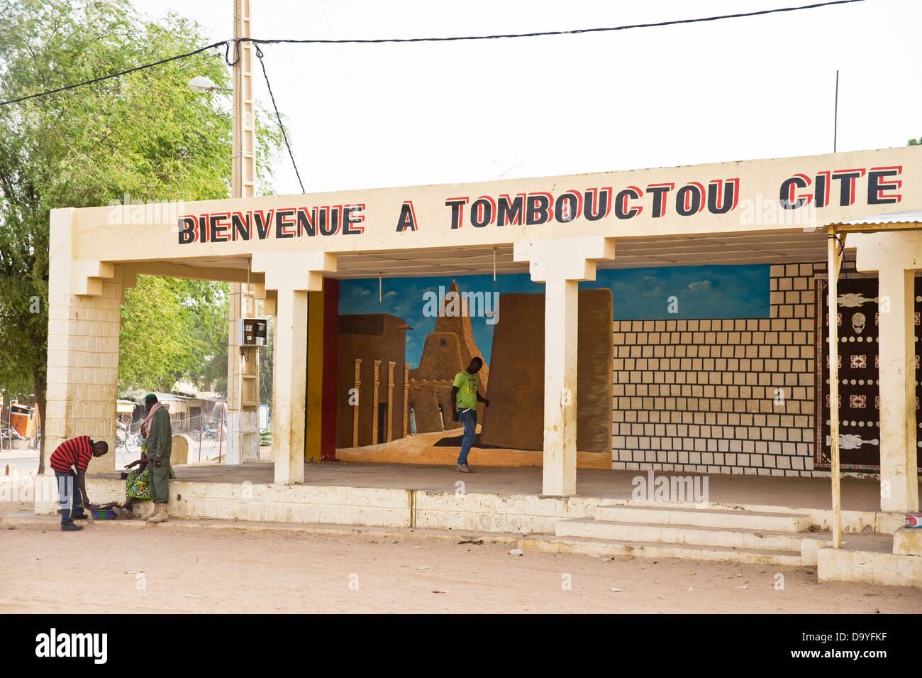 Peinture murale sur le mur à l'entrée de la vieille ville de Tombouctou, Mali Banque D'Images