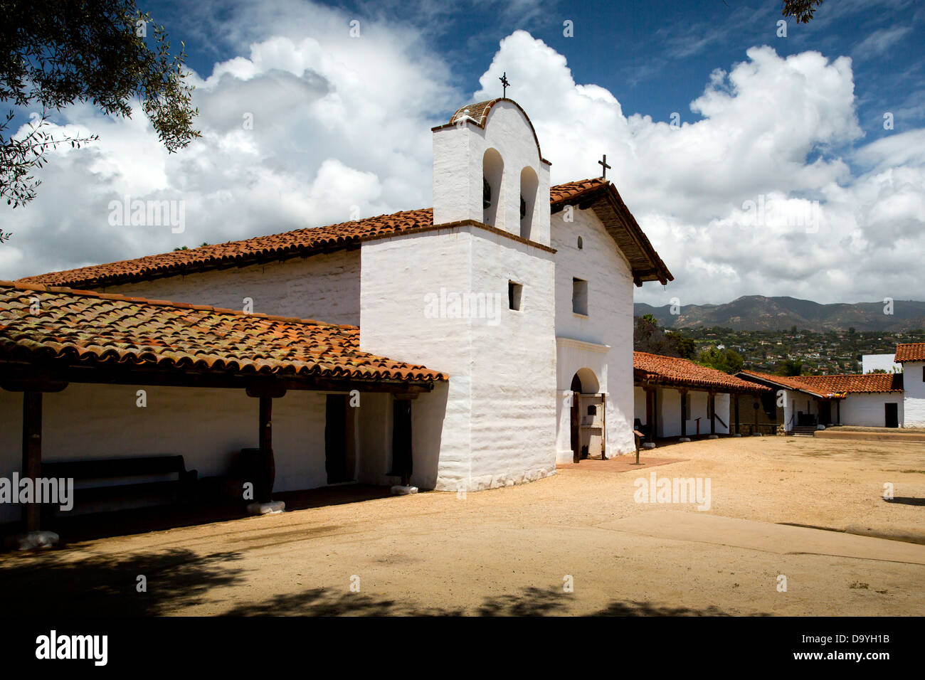 L'église et clocher à El Presidio de Santa Barbara State Historic Park Banque D'Images